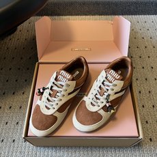 Miu Mi*26ss早秋新款复古拼色德训鞋 自带温柔复古的松弛氛围感,不同材质拼接打造层次质感,小巧流苏配饰点缀鞋带, Miu Mi*26ss早秋新款复古拼色德训鞋 自带温柔复古的松弛氛围感,不同材质拼接打造层次质感,小巧流苏配饰点缀鞋带,