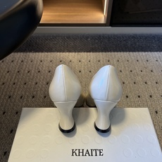 Khait* 26ss早秋新款尖头异形跟高跟鞋 自带清冷极简的高级氛围感,利落尖头线条拉长足部曲线,独特异形跟设计低调又 Khait* 26ss早秋新款尖头异形跟高跟鞋 自带清冷极简的高级氛围感,利落尖头线条拉长足部曲线,独特异形跟设计低调又