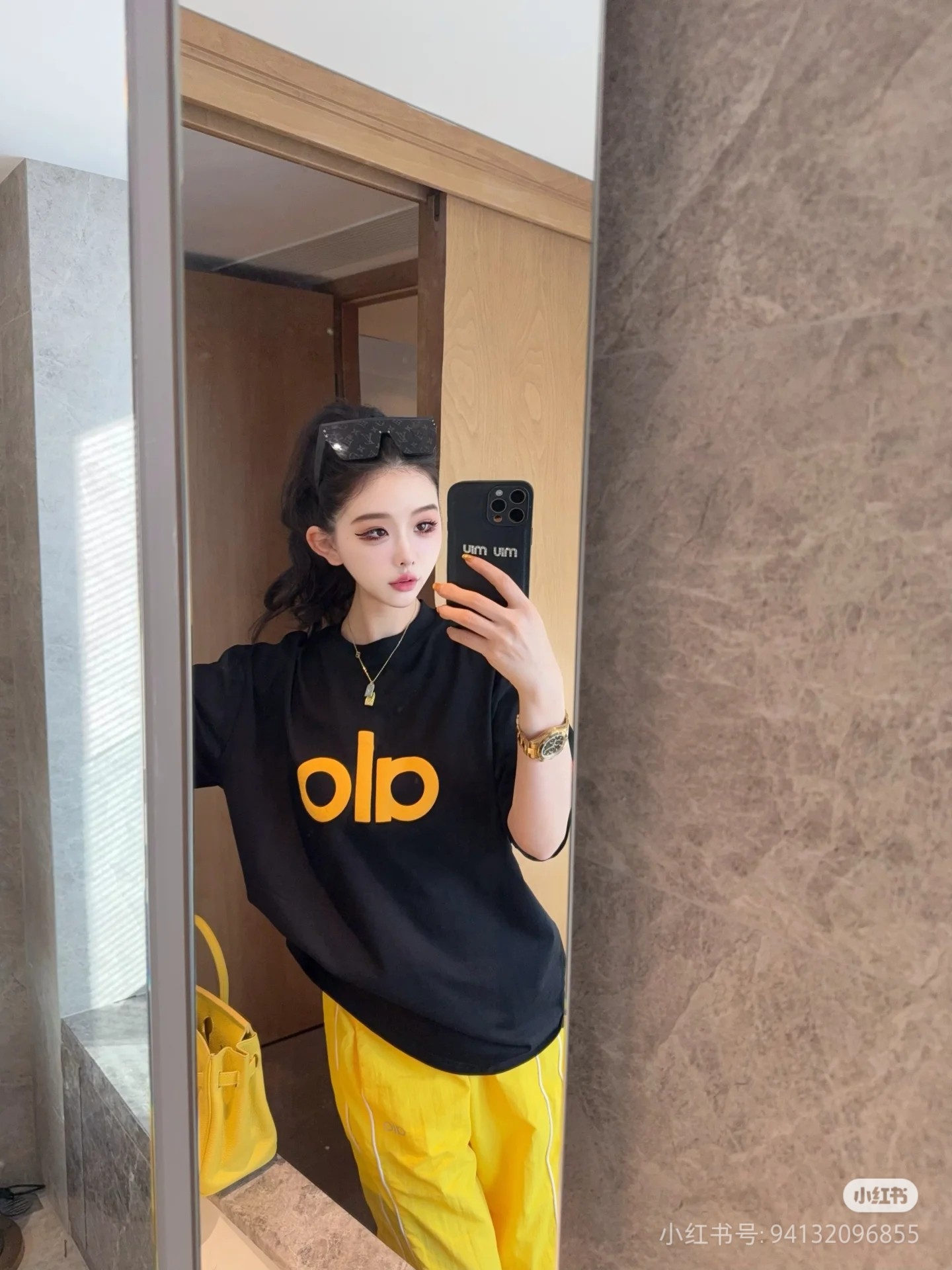 Alo t-shirt everyday black yellow yoga