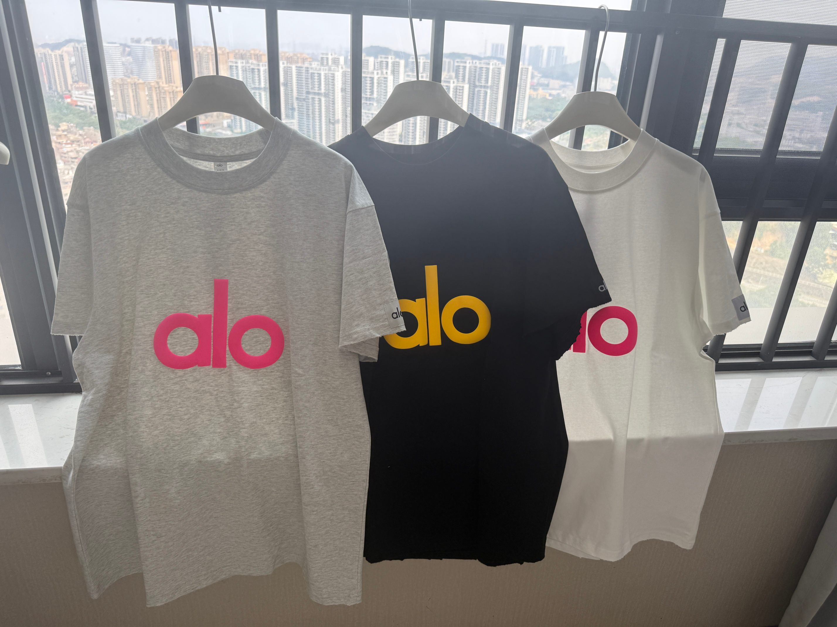 Alo T-shirt Alo yoga 25ss