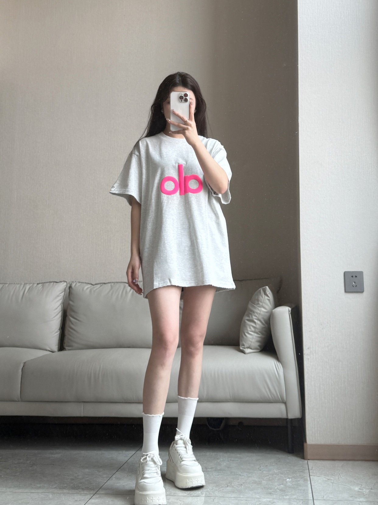 Alo t-shirt everyday light heather gray with pink logo yoga