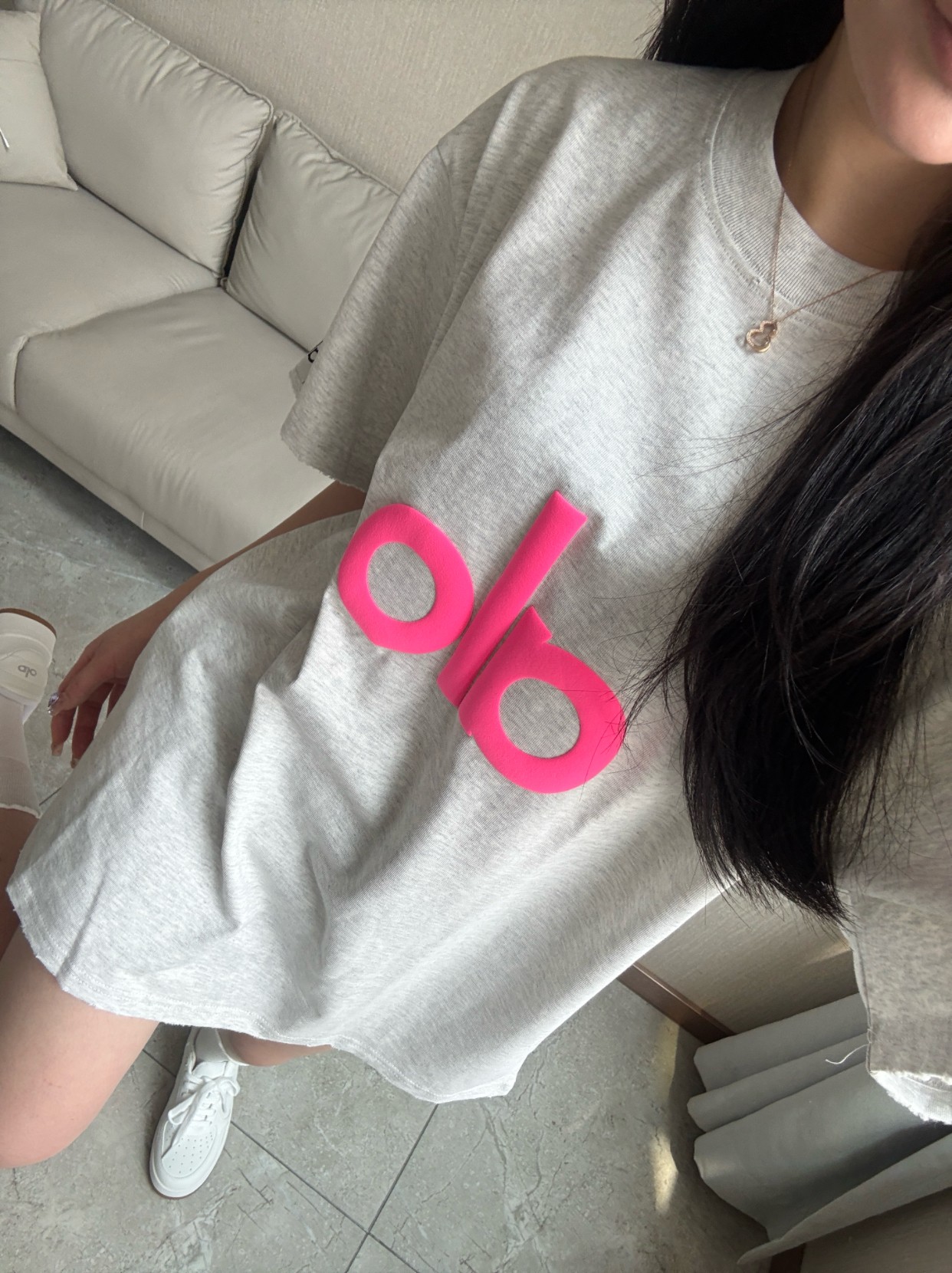 Alo t-shirt everyday light heather gray with pink logo yoga