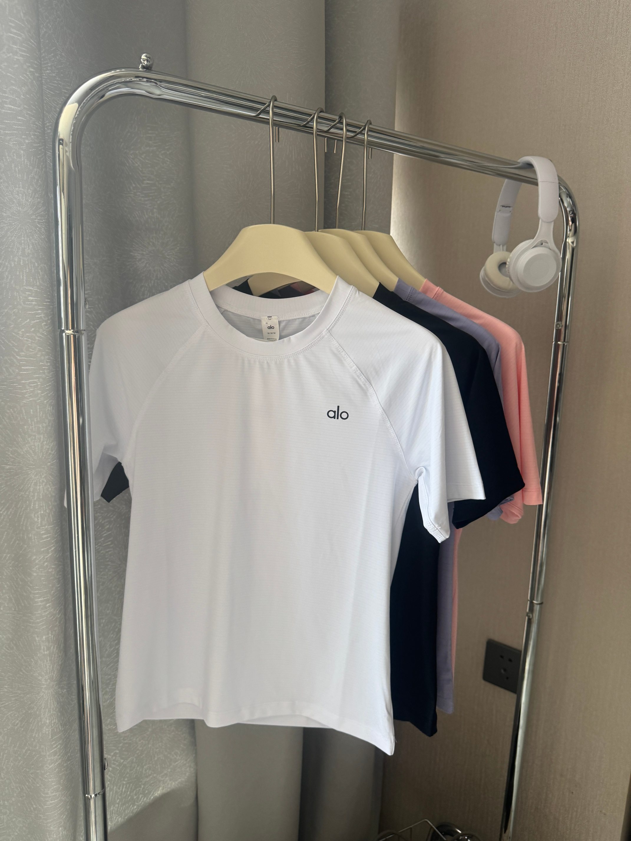 Alo t-shirt training pink yoga