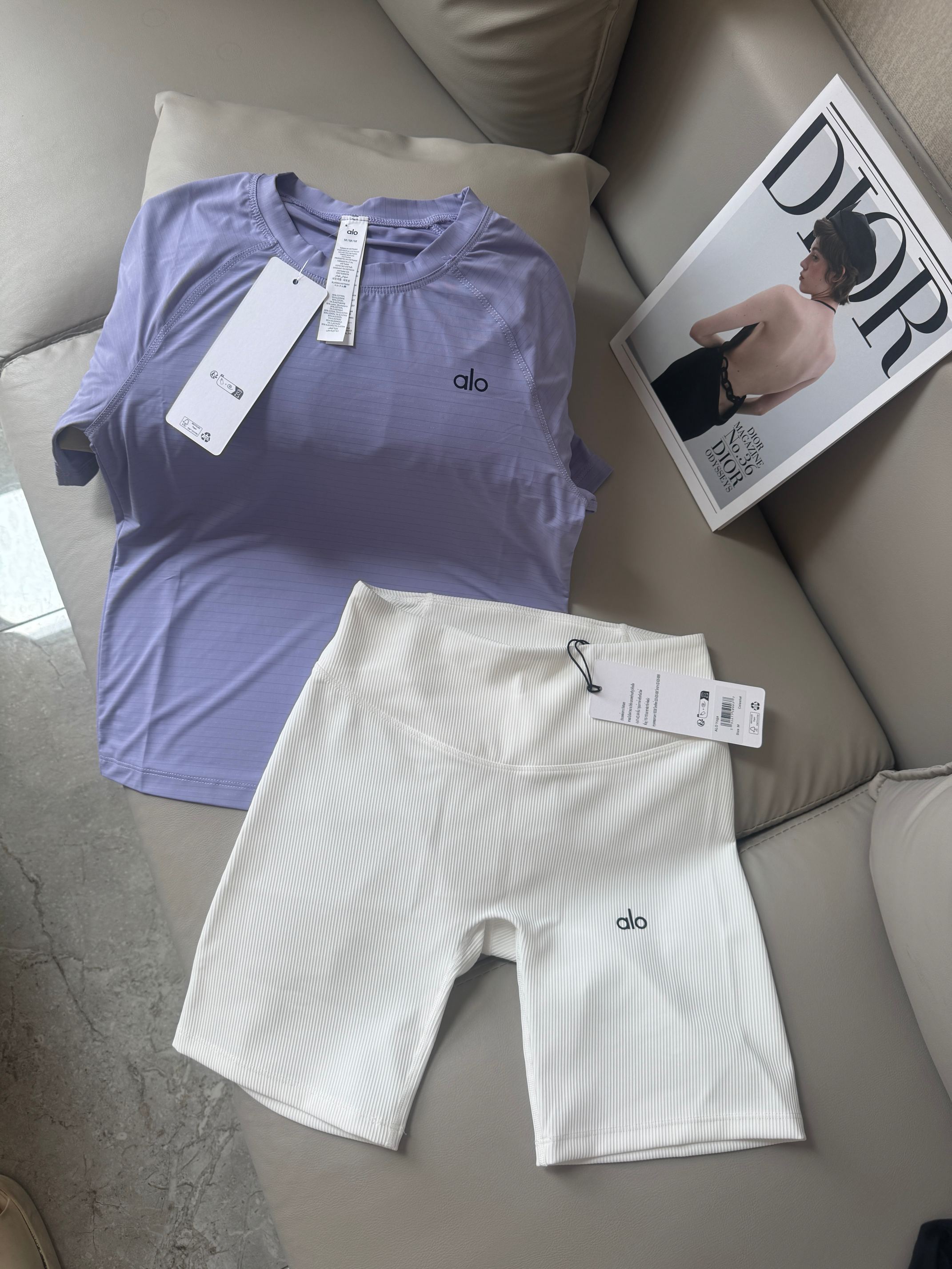 Alo T-shirt Alo yoga t