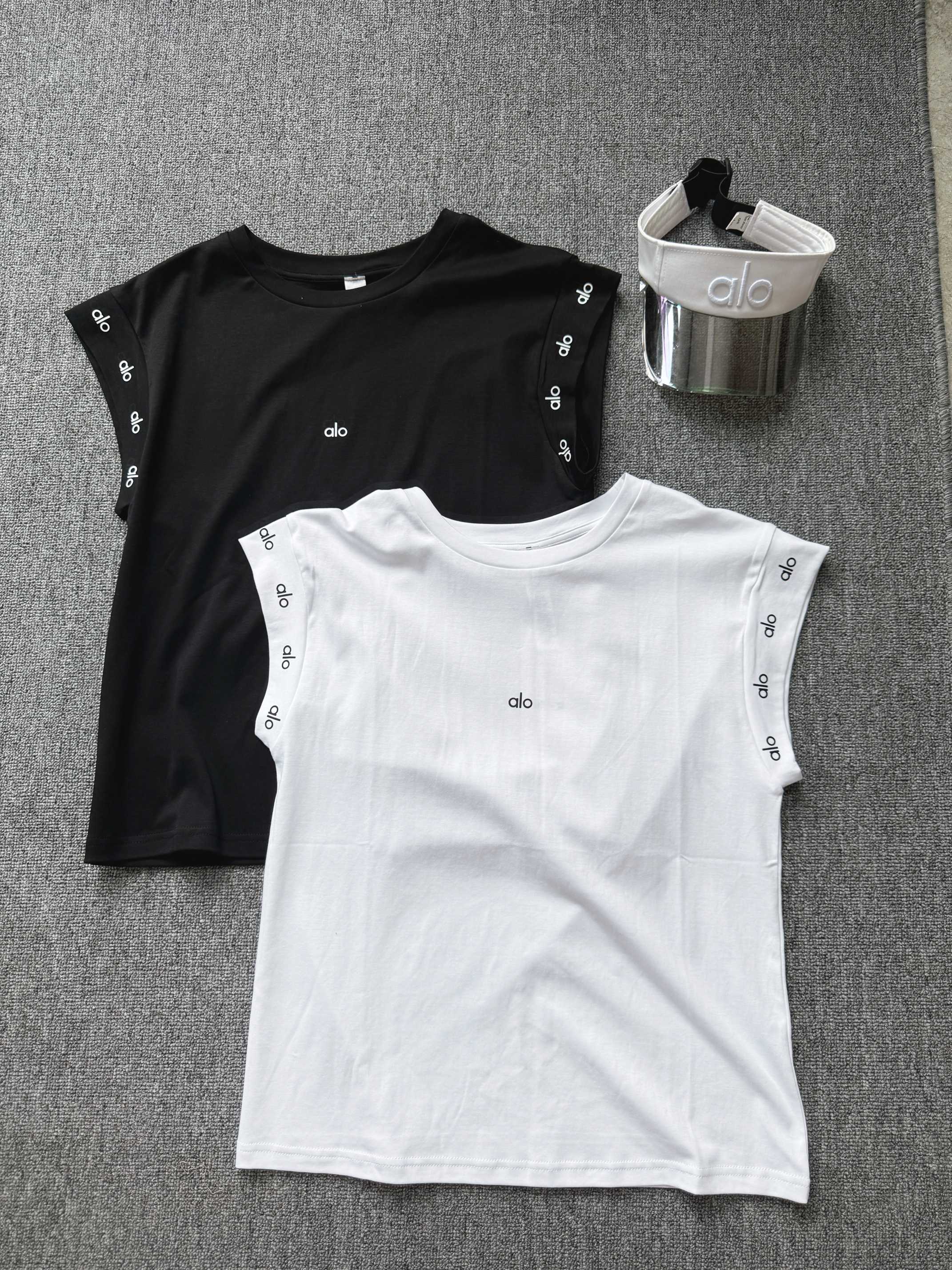 Alo t-shirt everyday black and white yoga
