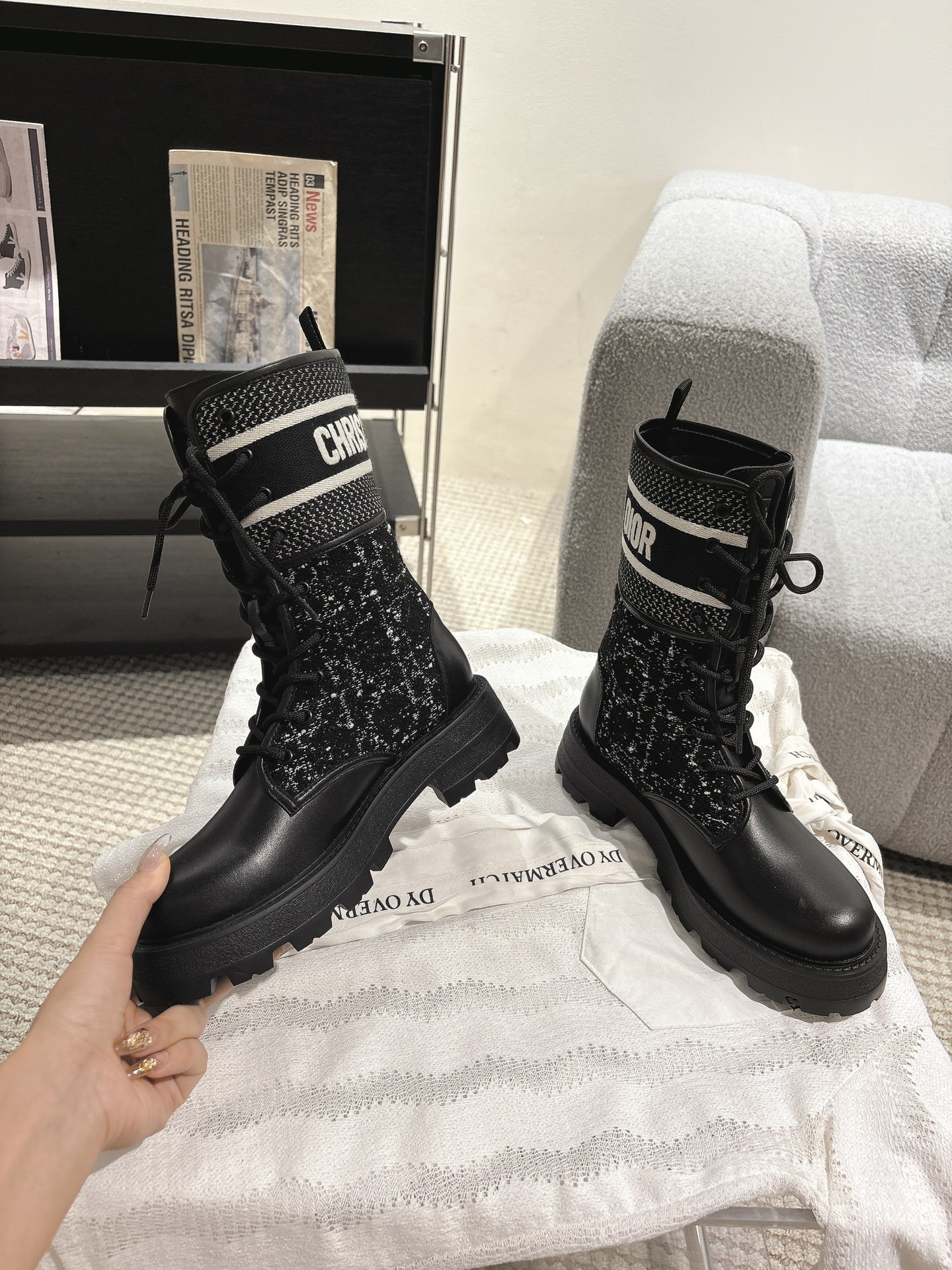 Dior-Major Boots: Stylish Design with Dior-Inspired Details - 图片 3
