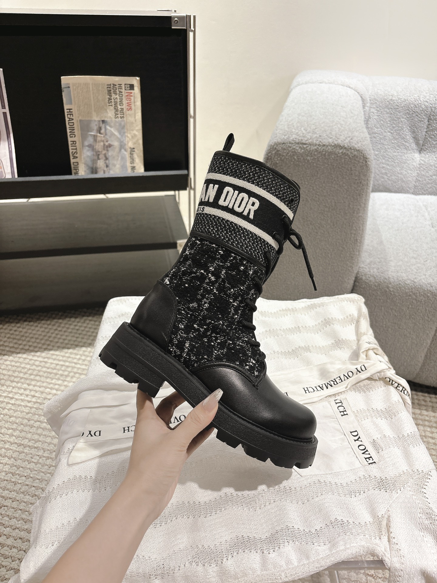 Dior-Major Boots: Stylish Design with Dior-Inspired Details - 图片 9