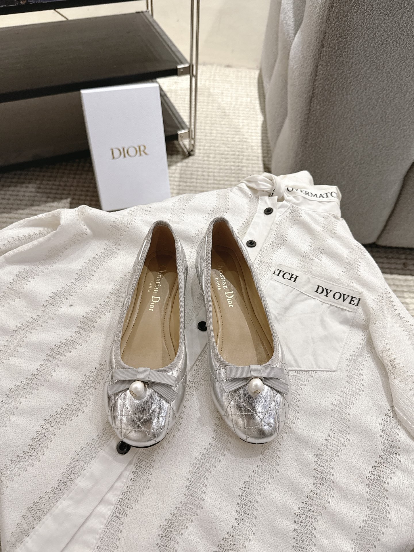 NO:390330,Dior｜24 early spring new ballet shoes New DIOR pearl diamond plaid ballet So good~ The classic Dior plaid elements of ballet shoes The pearl with CD details is exquisite design on the ribbed bow The essential model of little women is really very comfortable size35-42 (40, 41, 42 custom made without return), ballet shoes, dior, dior19860909Dior｜24早春新品芭蕾舞鞋 新品DIOR珍珠菱格纹芭蕾舞 好乖啊～ 芭蕾鞋经典的迪奥藤格纹元素 罗纹蝴蝶结上加了CD细节的珍珠设计精致 小女人必备款舒适感真的极极好 size35-42（40,41,42定做不退换）,芭蕾舞鞋,dior,dior,Women's Shoes