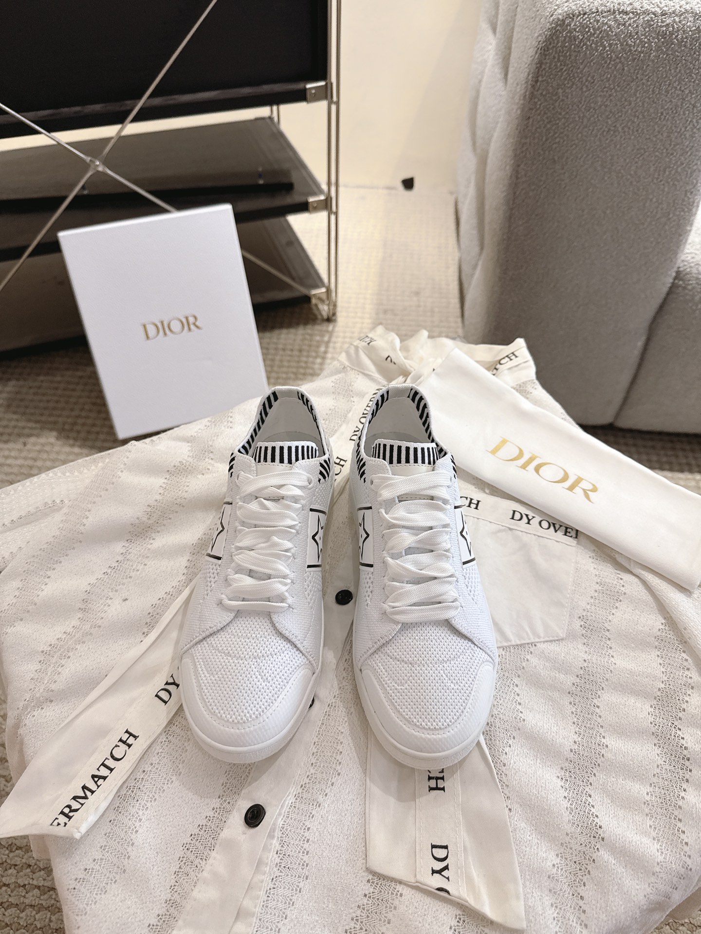 NO:240165,Thin sole, thick sole, sock shoes that you fall in love with at first sight D home Spring and summer new style This Dior Star sneaker continues the long-lasting outline and is carefully made of flying socks, so it will be particularly comfortable to wear. The upper is decorated with starry sky to enhance the style. The style is light and matched with the 