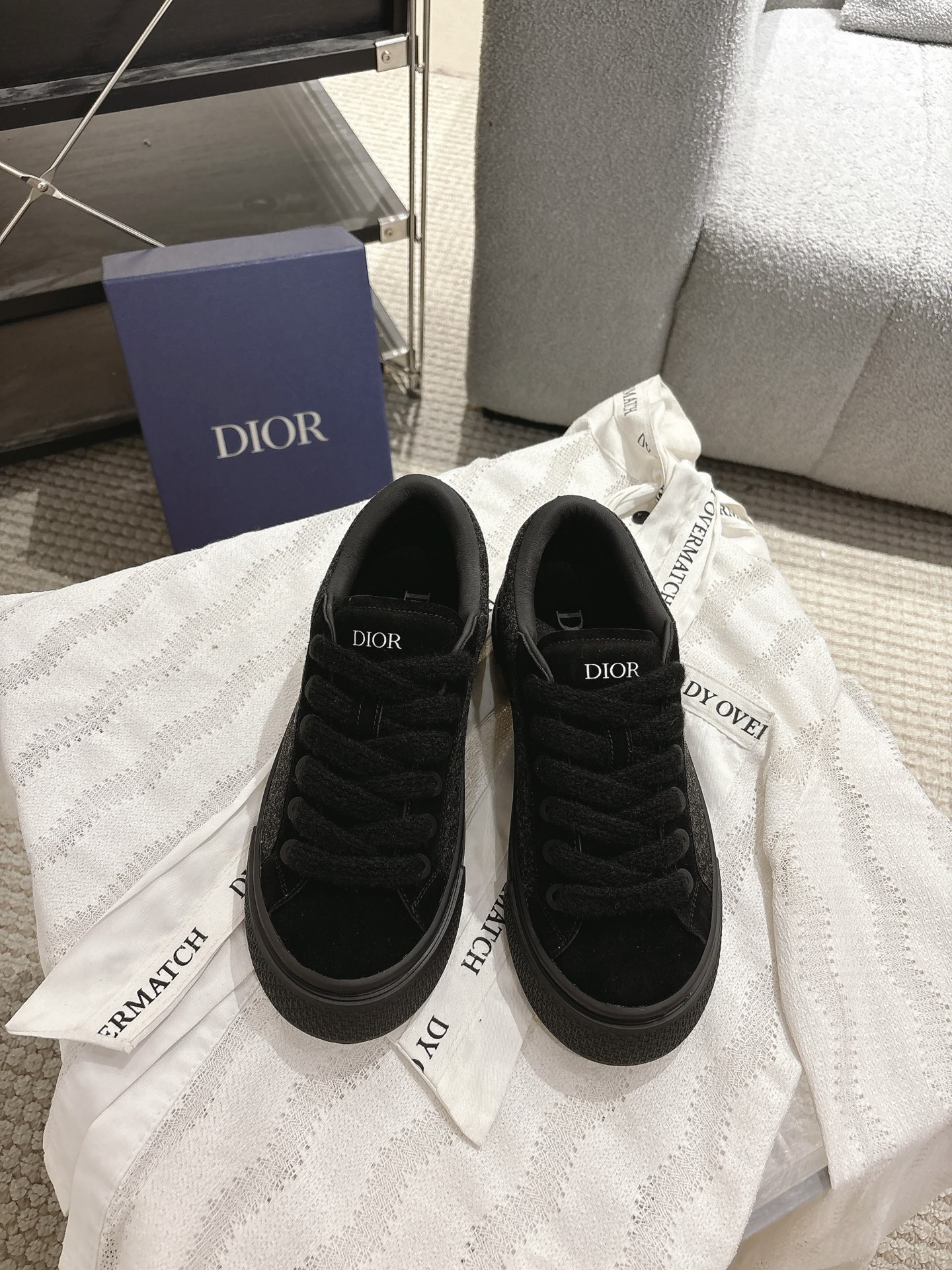 NO:390307,Top version New color ss Dio* Dio B33 series Couple casual shoes Original purchase and development Production carefully made of Dio gray cowhide leather, with the same color on the sides CD Diamond pattern canvas inserts. CD Icon The laces and eyelets in the shape are clever and exquisite, and the two-color sole, tongue and heel are decorated with special details, making them more exquisite. Very casual and versatile shoes. Original custom calfskin + Oblique old-fashioned cloth. Inner custom-made breathable inner lining. Outsole original open mold TPU combination sole. Sole 3CM. Size 35-41. Men's size 38-46 (female 41, male 38, 46. Custom-made non-return and exchange) Women, casual shoes/sports shoes semi-travel, dior, dior, sneakers, cowhide19860909顶级版本 新色ss Dio* 迪奥B33系列 情侣款休闲板鞋 原版购入开发做货 采用迪奥灰牛皮革精心制作,侧面饰以同色调 CD Diamond 图案帆布镶片. CD Icon 造型的鞋带孔眼巧妙精致,双色鞋底、鞋舌和鞋跟处均饰以特色细节,更显精致 非常休闲百搭一款鞋子 面料原版定制小牛皮+ Oblique老花布 内里定制透气内里 大底原版开模TPU组合大底 底厚3CM 码数女码35-41 男码38-46（女41,男38,46定做不退换） 女 男,休闲鞋/运动鞋半拖,dior,dior,sneakers,cowhide,Women's Shoes