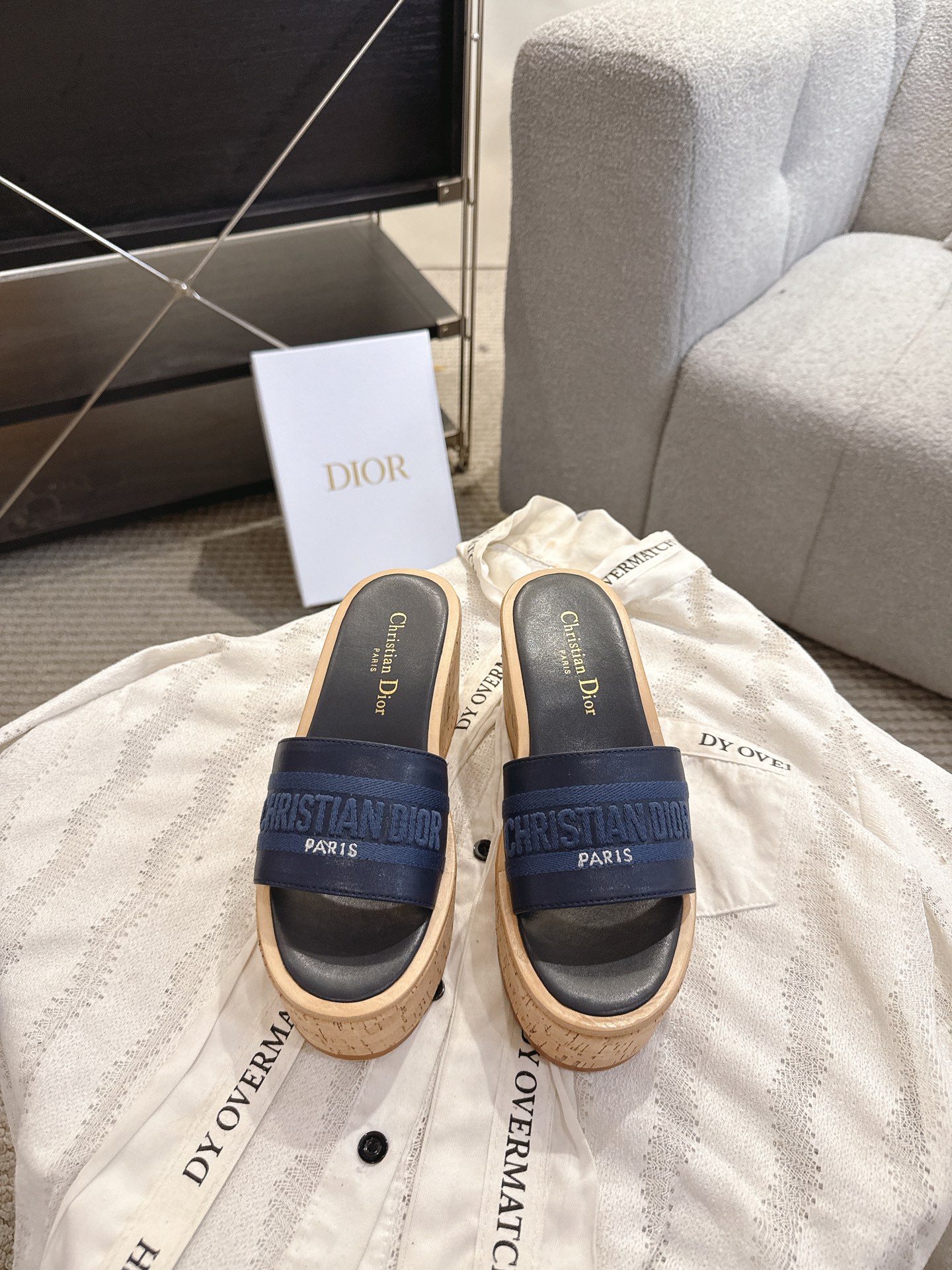 Dior 迪奥 Dior 2025 春夏新款 Dway 果冻色坡跟女鞋 CD字母logo立体刺绣厚底圆头露趾拼色凉拖鞋