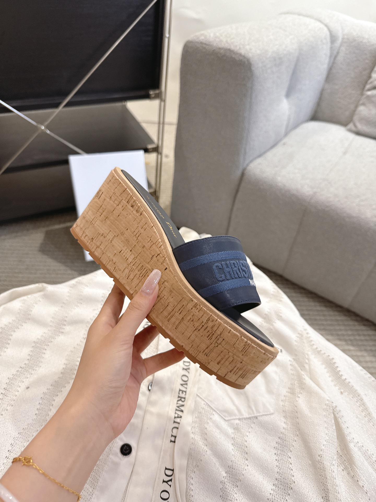 Dior 迪奥 Dior 2025 春夏新款 Dway 果冻色坡跟女鞋 CD字母logo立体刺绣厚底圆头露趾拼色凉拖鞋