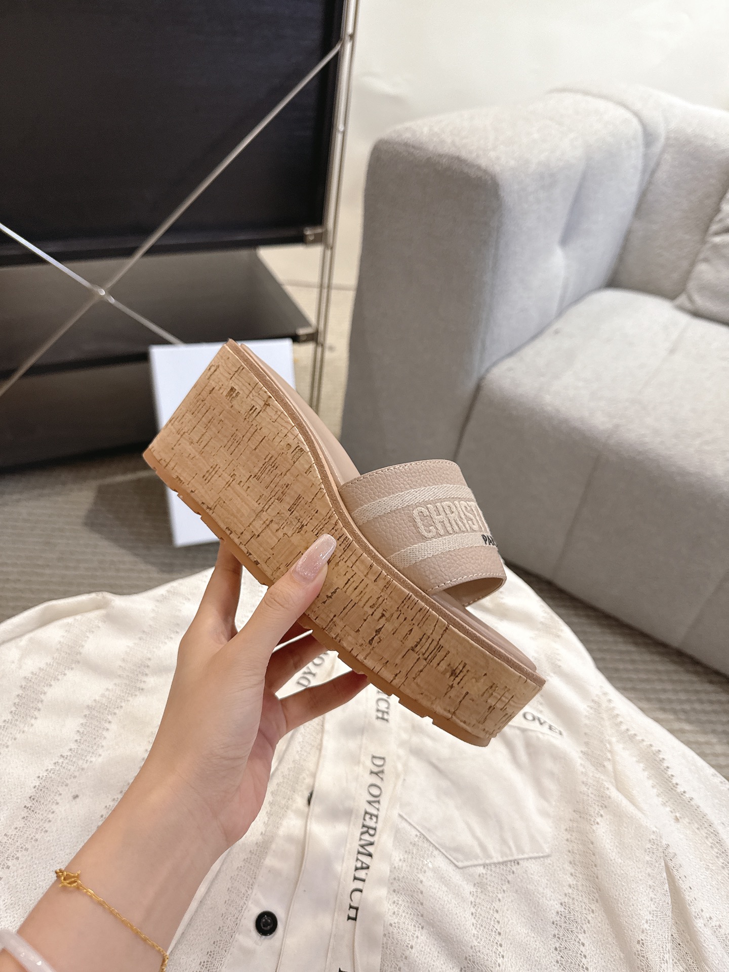 Dior 迪奥 Dior 2025 春夏新款 Dway 果冻色坡跟女鞋 CD字母logo立体刺绣厚底圆头露趾拼色凉拖鞋