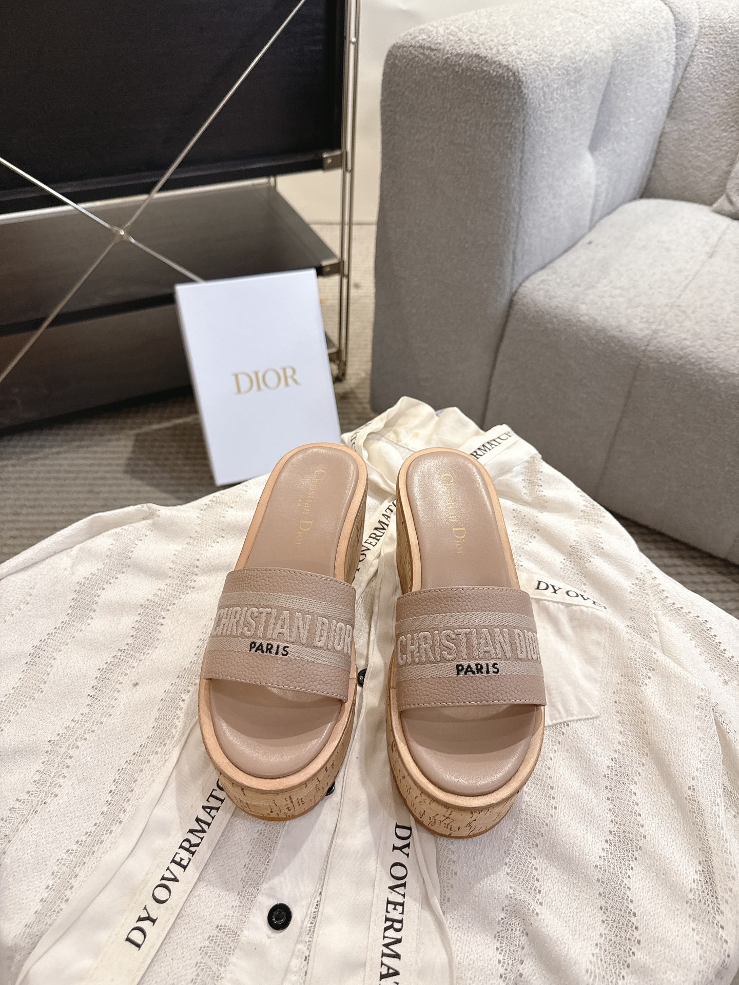 Dior 迪奥 Dior 2025 春夏新款 Dway 果冻色坡跟女鞋 CD字母logo立体刺绣厚底圆头露趾拼色凉拖鞋
