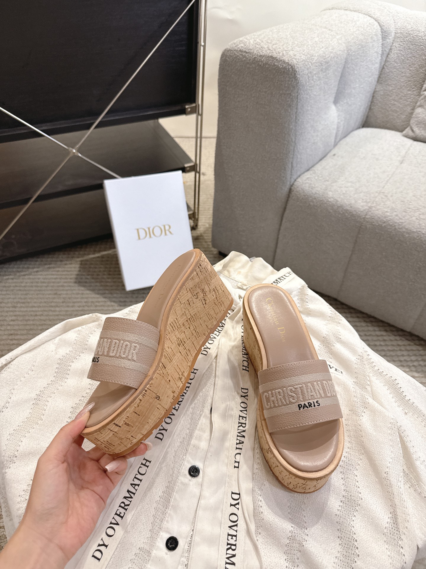 Dior 迪奥 Dior 2025 春夏新款 Dway 果冻色坡跟女鞋 CD字母logo立体刺绣厚底圆头露趾拼色凉拖鞋
