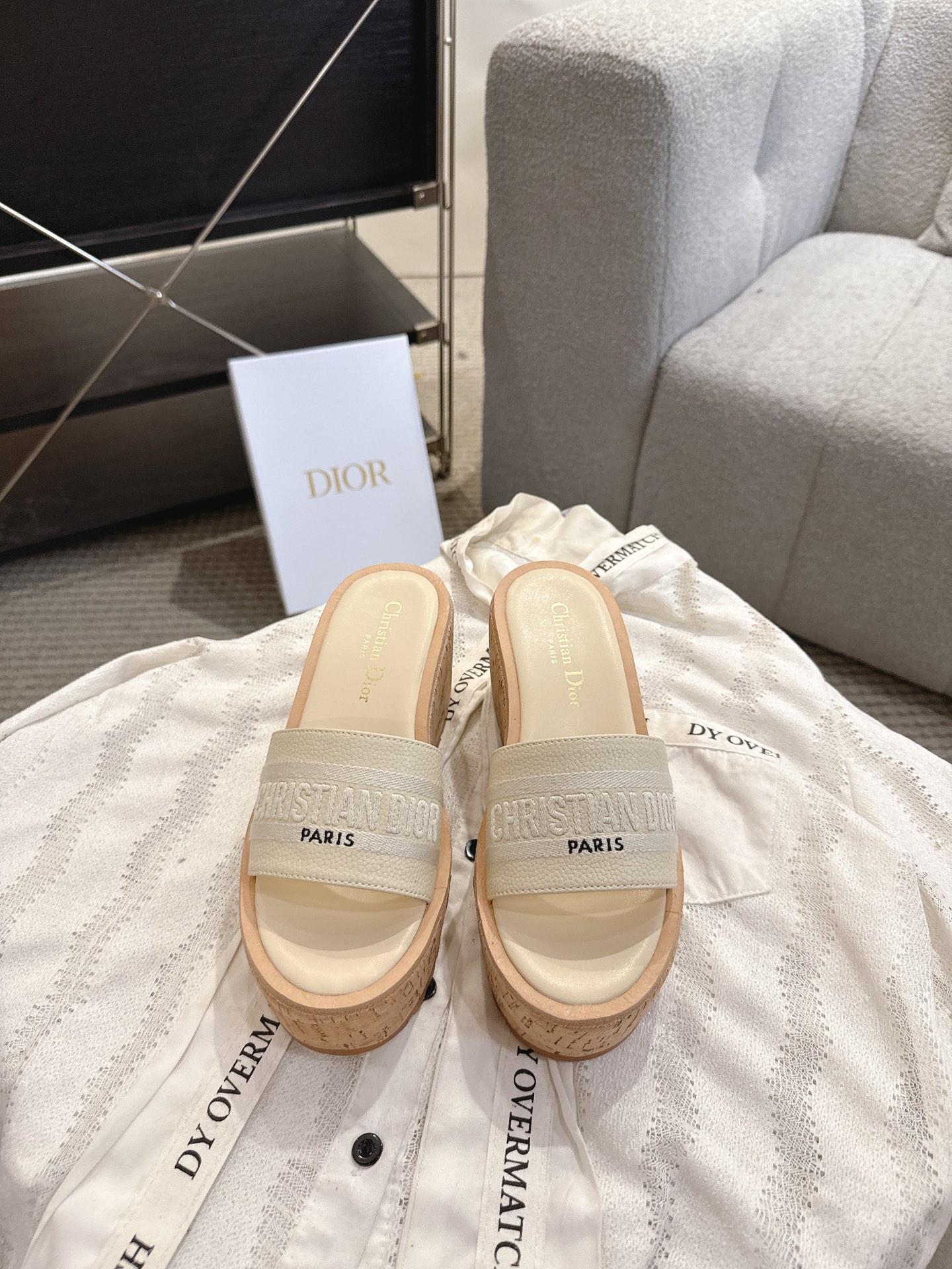Dior 迪奥 Dior 2025 春夏新款 Dway 果冻色坡跟女鞋 CD字母logo立体刺绣厚底圆头露趾拼色凉拖鞋