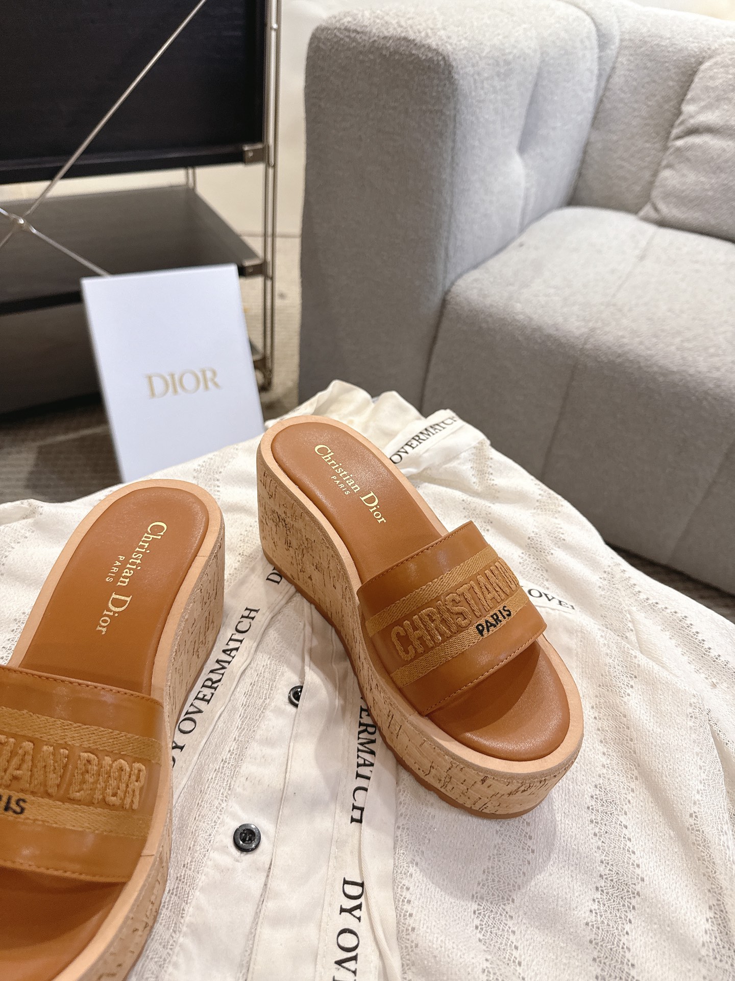 Dior 迪奥 Dior 2025 春夏新款 Dway 果冻色坡跟女鞋 CD字母logo立体刺绣厚底圆头露趾拼色凉拖鞋