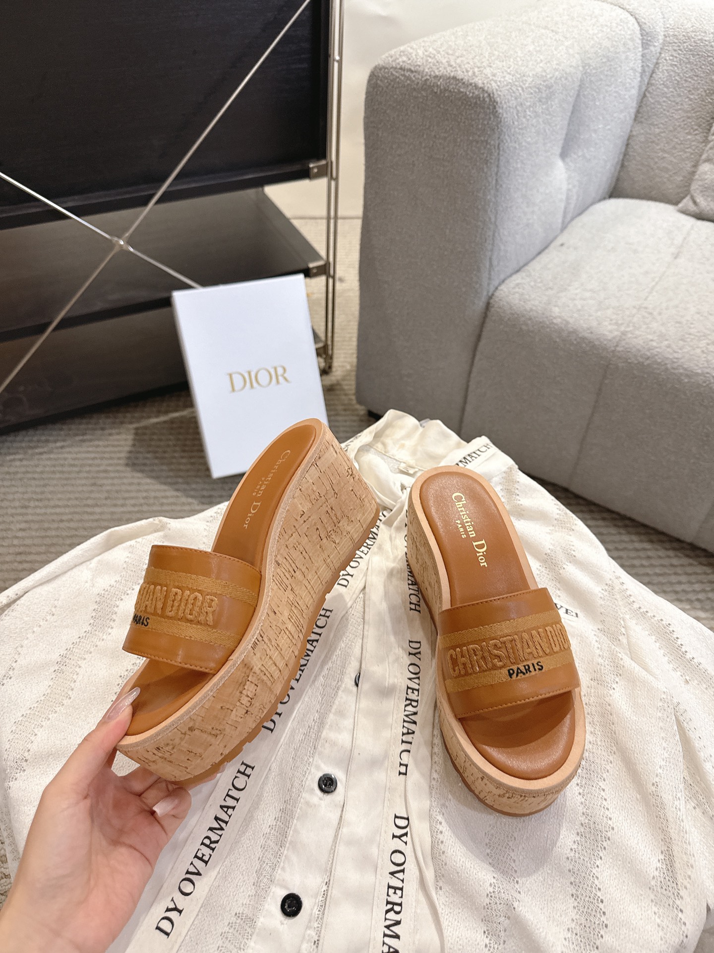 Dior 迪奥 Dior 2025 春夏新款 Dway 果冻色坡跟女鞋 CD字母logo立体刺绣厚底圆头露趾拼色凉拖鞋
