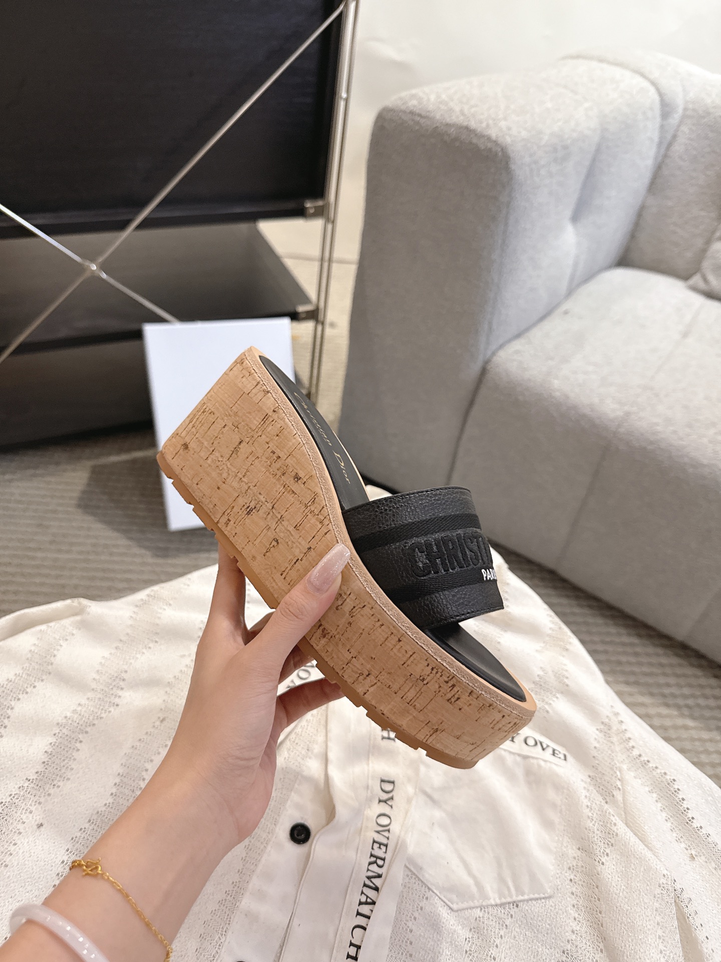 Dior 迪奥 Dior 2025 春夏新款 Dway 果冻色坡跟女鞋 CD字母logo立体刺绣厚底圆头露趾拼色凉拖鞋