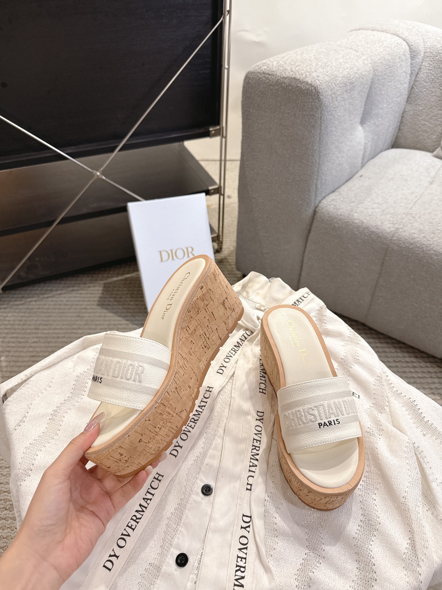 Dior 迪奥 Dior 2025 春夏新款 Dway 果冻色坡跟女鞋 CD字母logo立体刺绣厚底圆头露趾拼色凉拖鞋