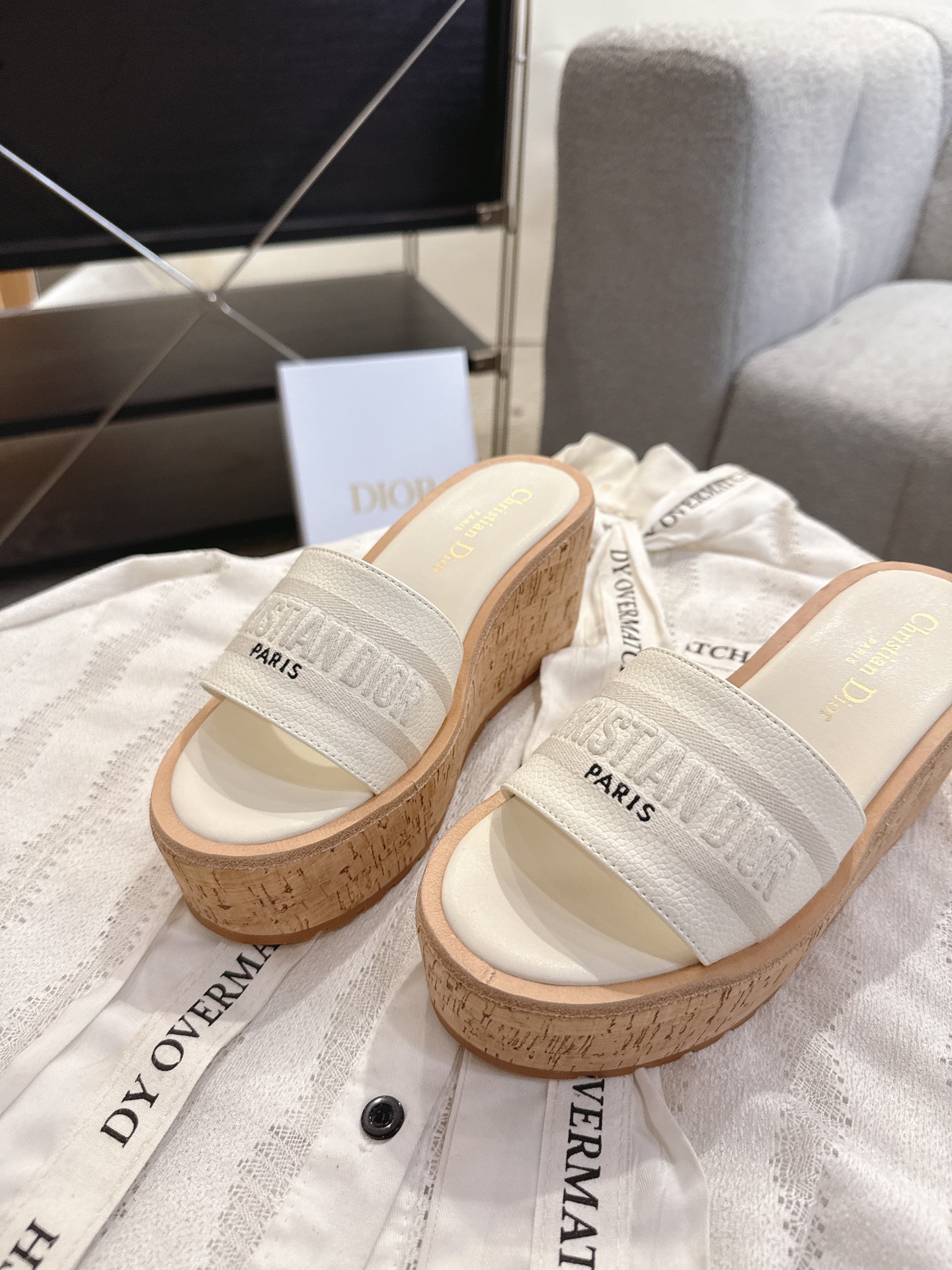 Dior 迪奥 Dior 2025 春夏新款 Dway 果冻色坡跟女鞋 CD字母logo立体刺绣厚底圆头露趾拼色凉拖鞋