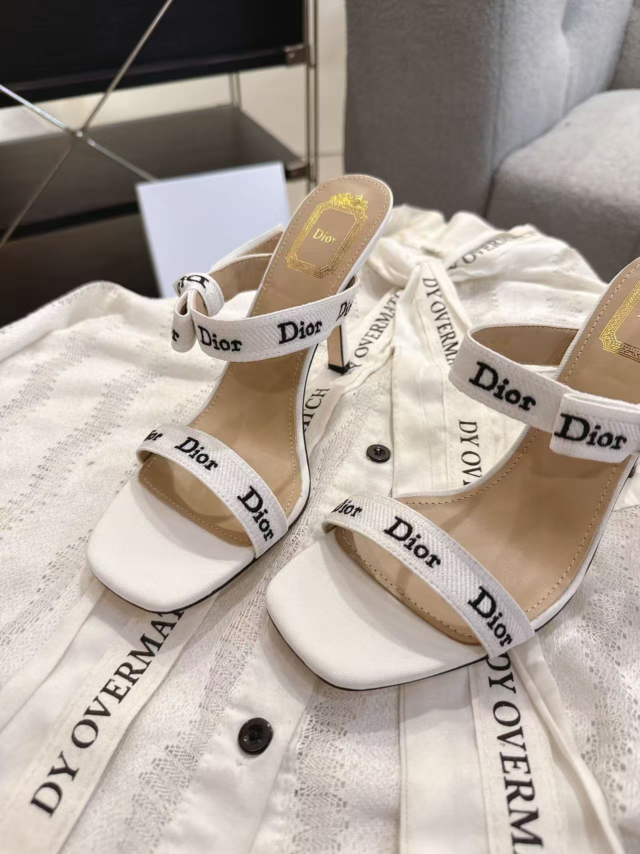 Dior J'ADIOR 迪奥 Dior 2026 早春新款高定系列Dentelle高跟蝴蝶结女鞋 CD字母logo立体刺绣方头露趾拼色凉拖鞋 市面
