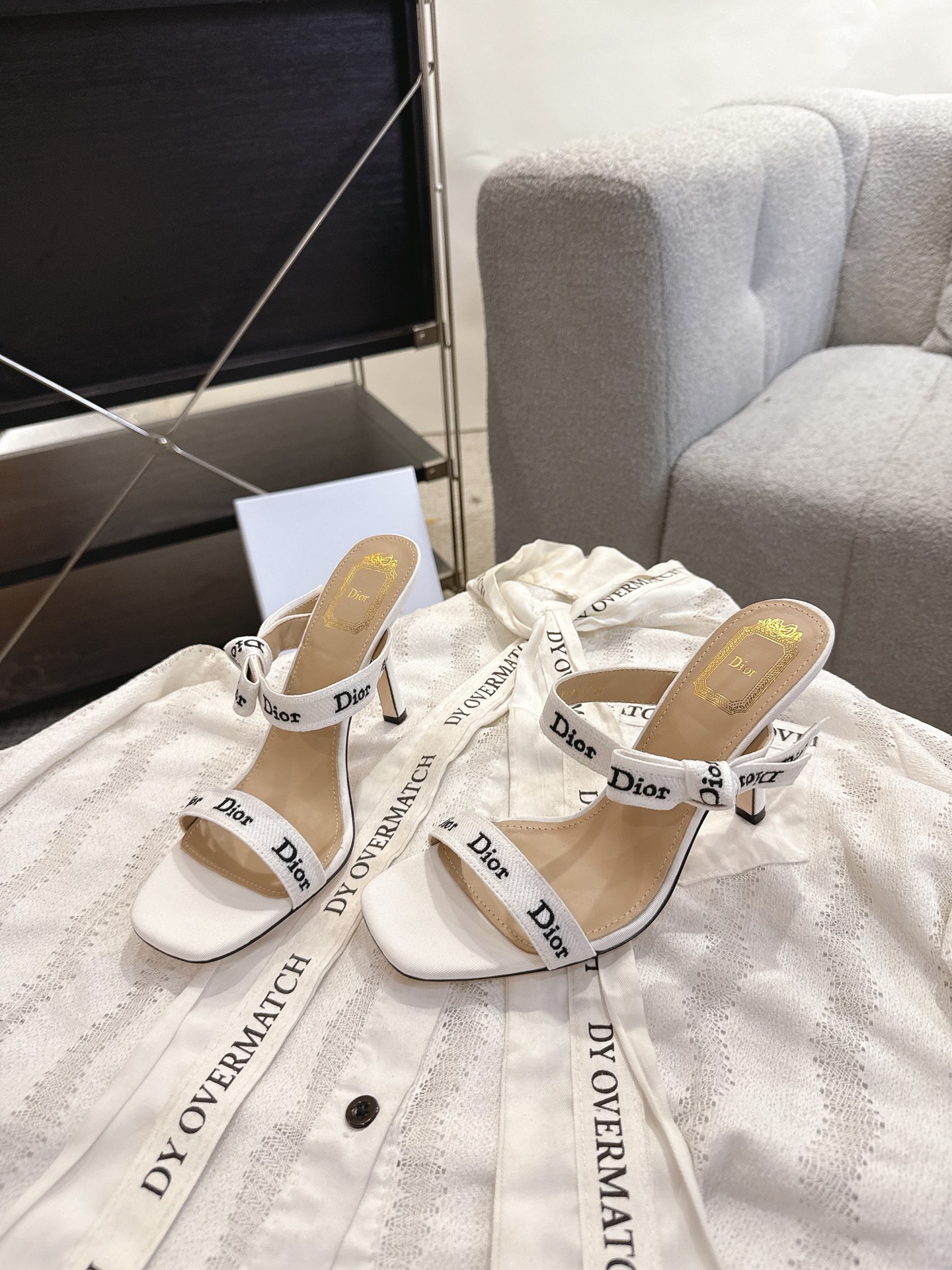Dior J'ADIOR 迪奥 Dior 2026 早春新款高定系列Dentelle高跟蝴蝶结女鞋 CD字母logo立体刺绣方头露趾拼色凉拖鞋 市面