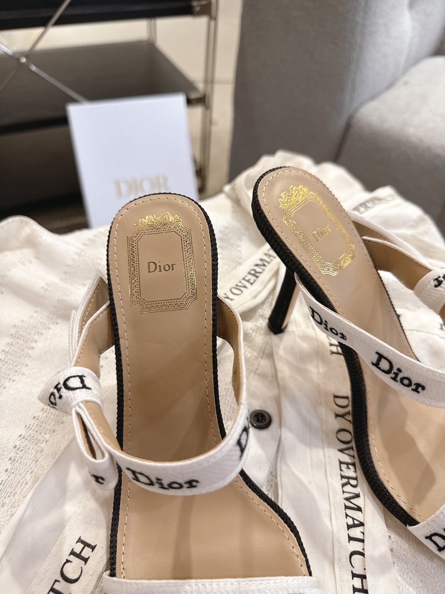 Dior J'ADIOR 迪奥 Dior 2026 早春新款高定系列Dentelle果冻色高跟蝴蝶结女鞋 CD字母logo立体刺绣方头露趾拼色凉拖鞋 市面