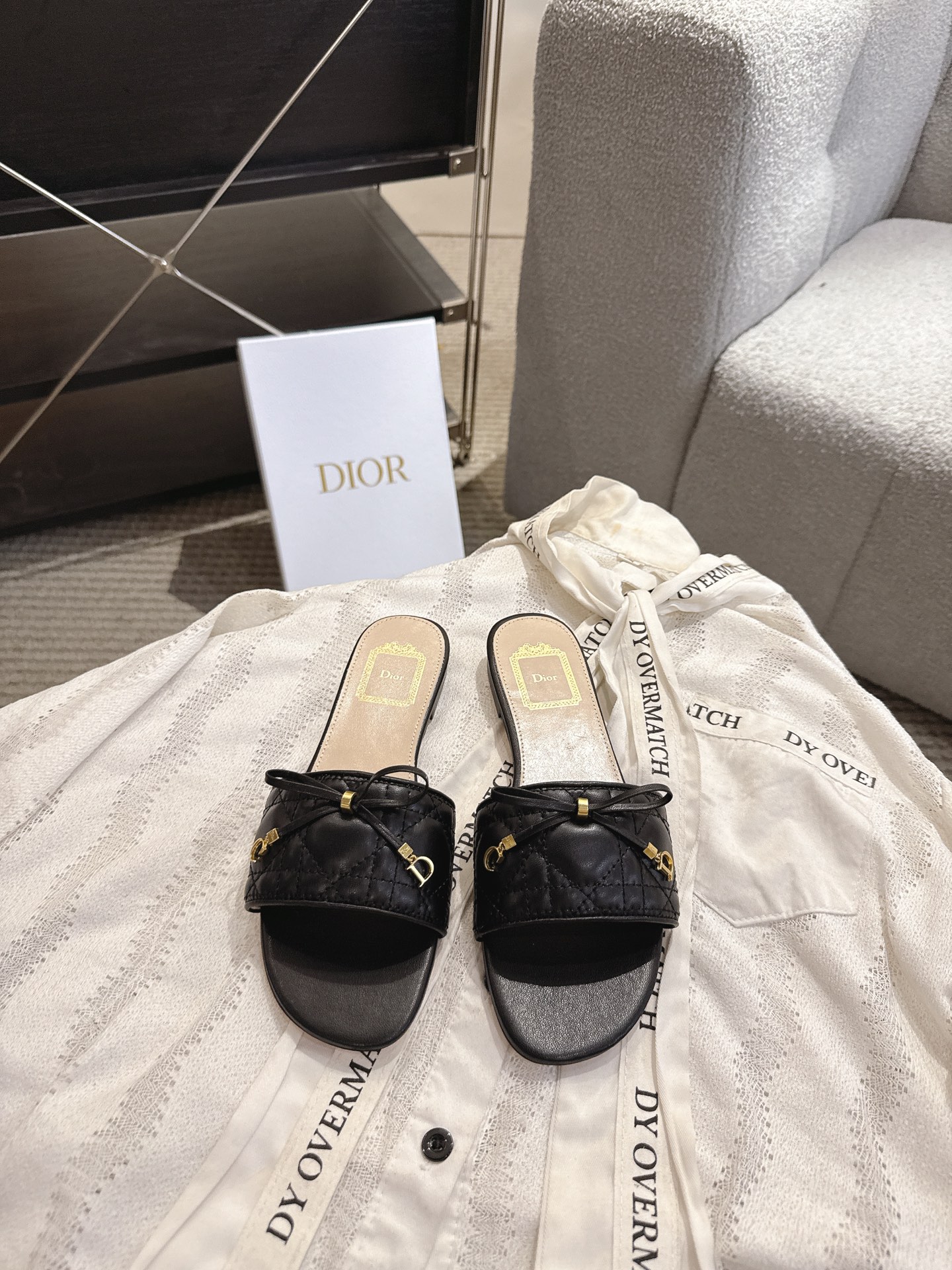 NO:816702,Dior Dior 2026 Spring and Summer New Ballet Series Electric Embroidery Cannage Pattern Bow Pearl Women's Shoes CD Star Same Style Genuine Leather Outsole Size 35-41 Standard Code (40.41. Customization is non-returnable), slippers, dior, dior, slippers, Leather soles19860909Dior 迪奥2026春夏新款Ballet系列 电绣藤格纹蝴蝶结珍珠女鞋 CD明星同款 真皮大底 Size35-41标准码（40.41.定制不退换）,拖鞋,dior,dior,slippers,Leather soles,Women's Shoes