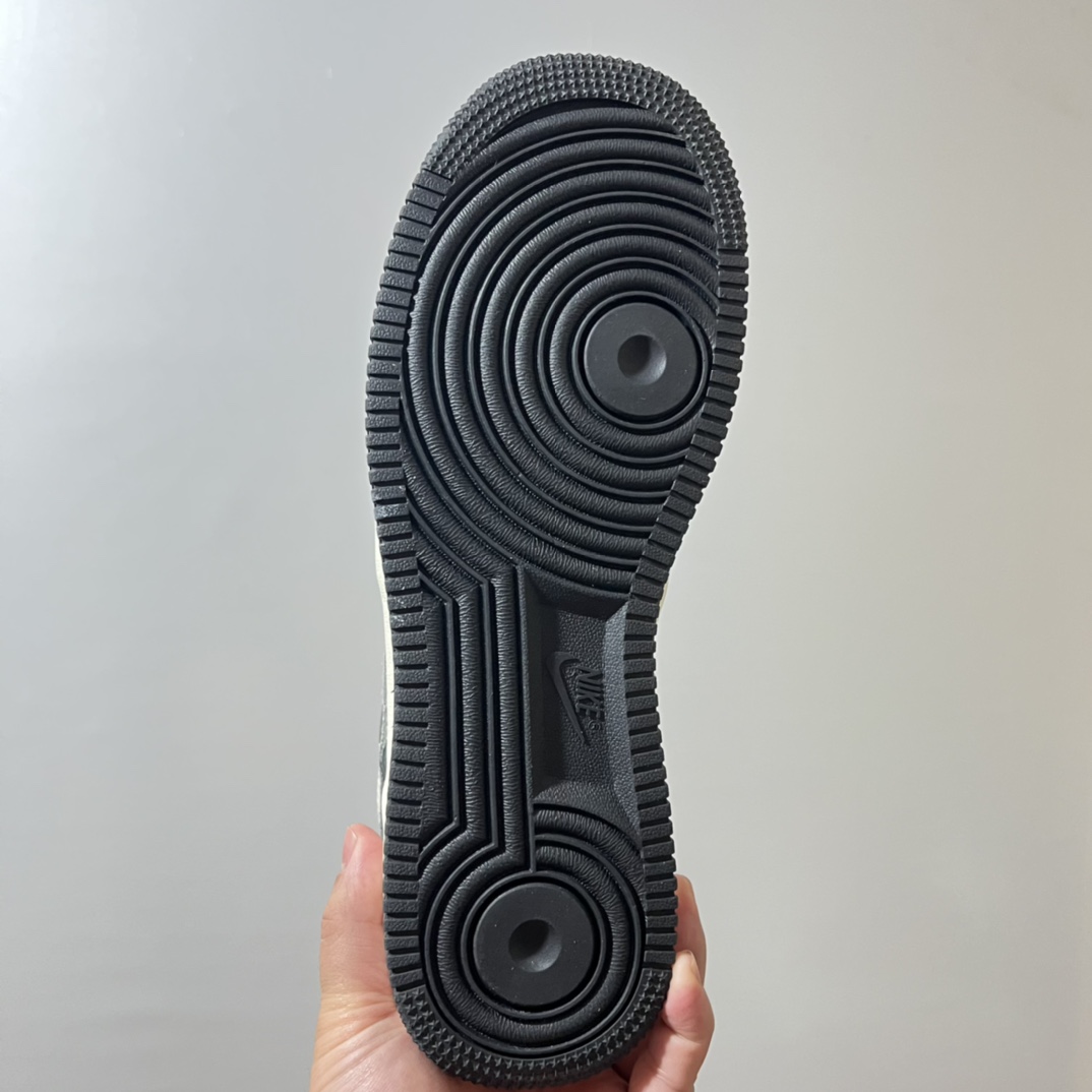 95代发💰。纯原版本 黑白熊猫 真皮版本。size36-44。 自带内置气垫。