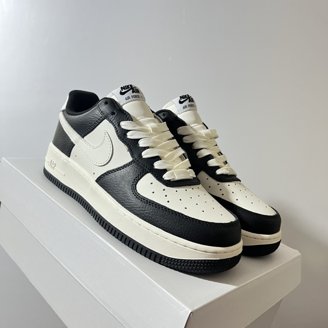 95代发💰。纯原版本 黑白熊猫 真皮版本。size36-44。 自带内置气垫。