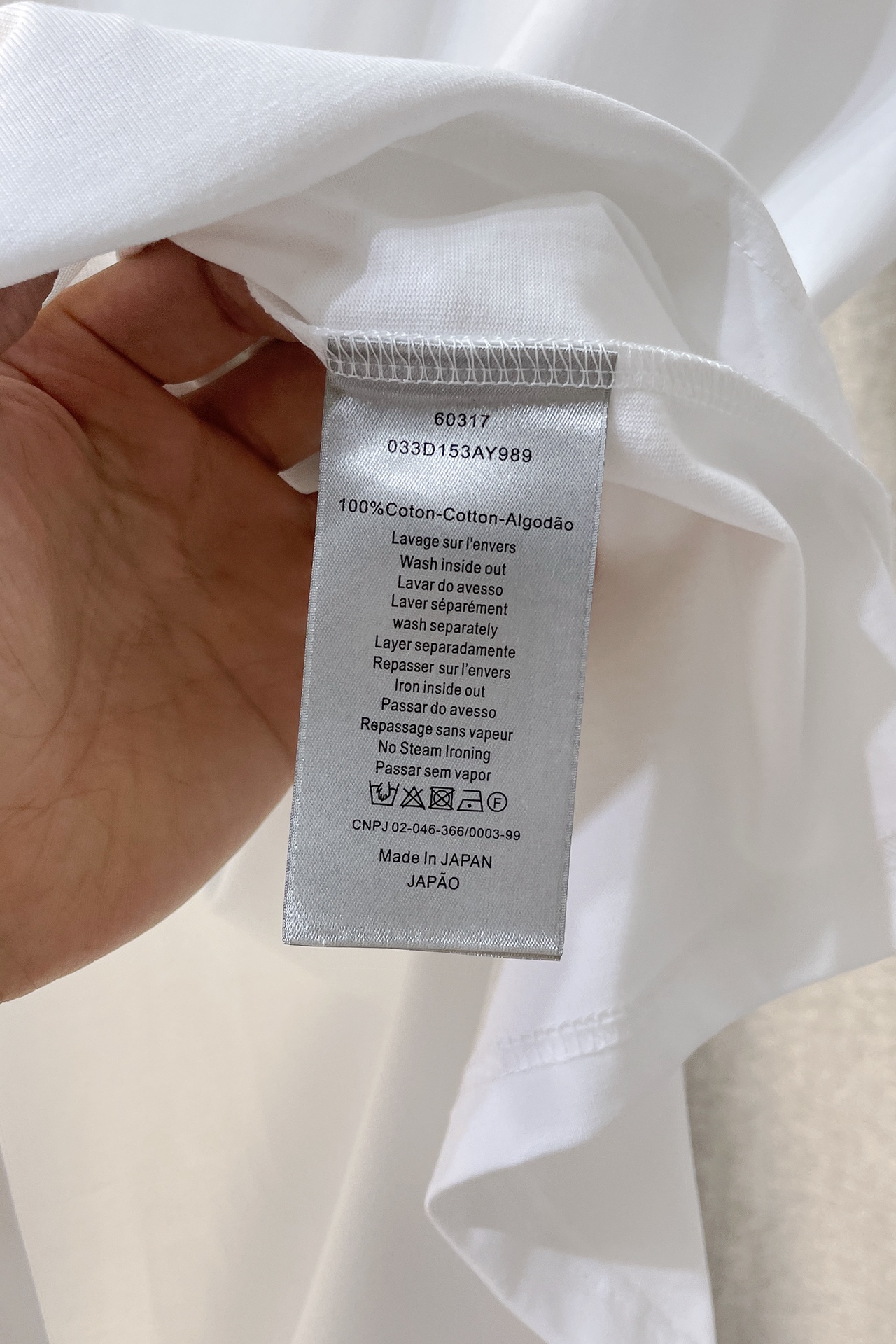 diocouture刀片刺绣t恤本款采用原版定织26支双股纱成衣再洗水后处理工艺面料克重达到320克标志