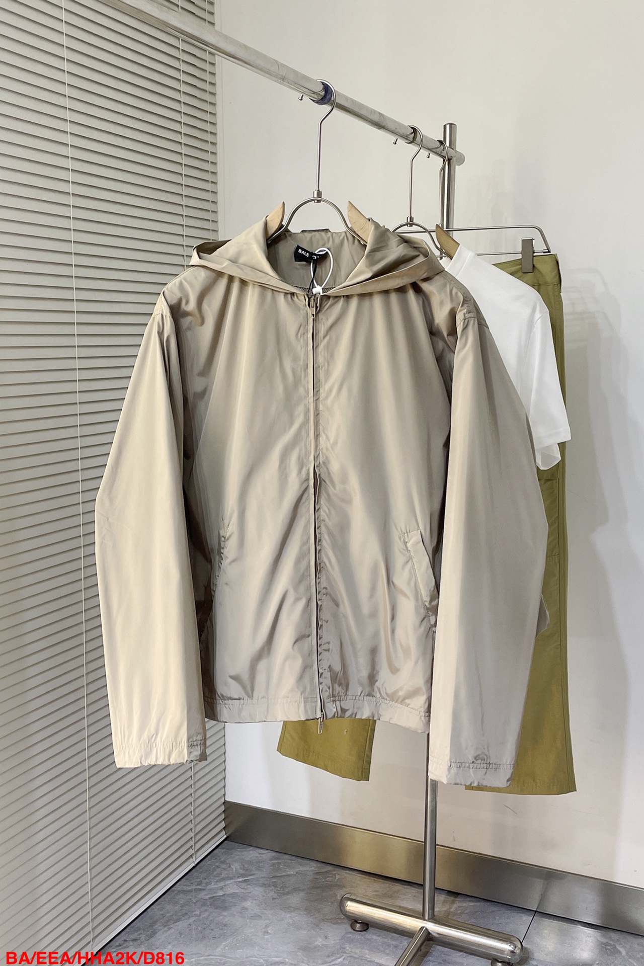 Balenciaga New Letter-Printed Hoodie Jacket for Men and Women: Features and Sizing