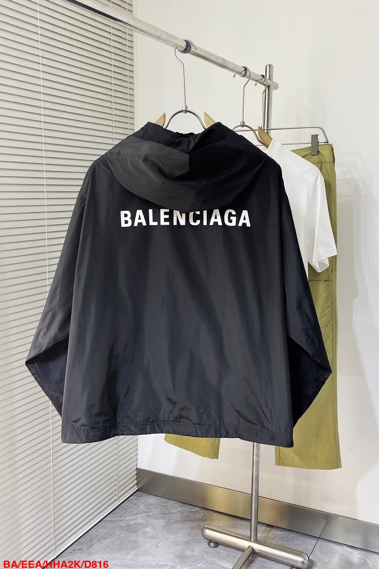 Balenciaga New Letter-Printed Hoodie Jacket for Men and Women: Features and Sizing - 图片 4