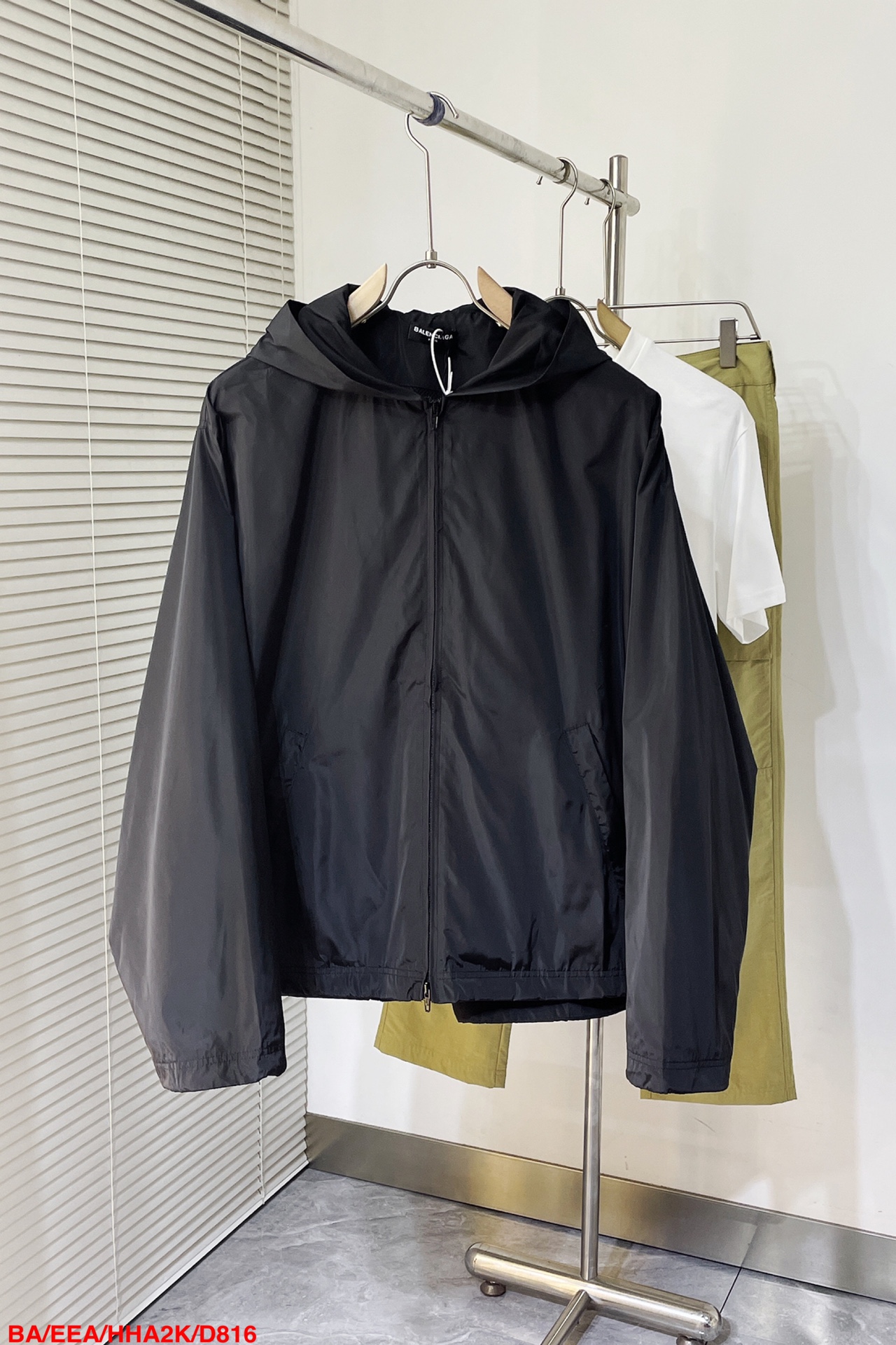 Balenciaga New Letter-Printed Hoodie Jacket for Men and Women: Features and Sizing - 图片 2