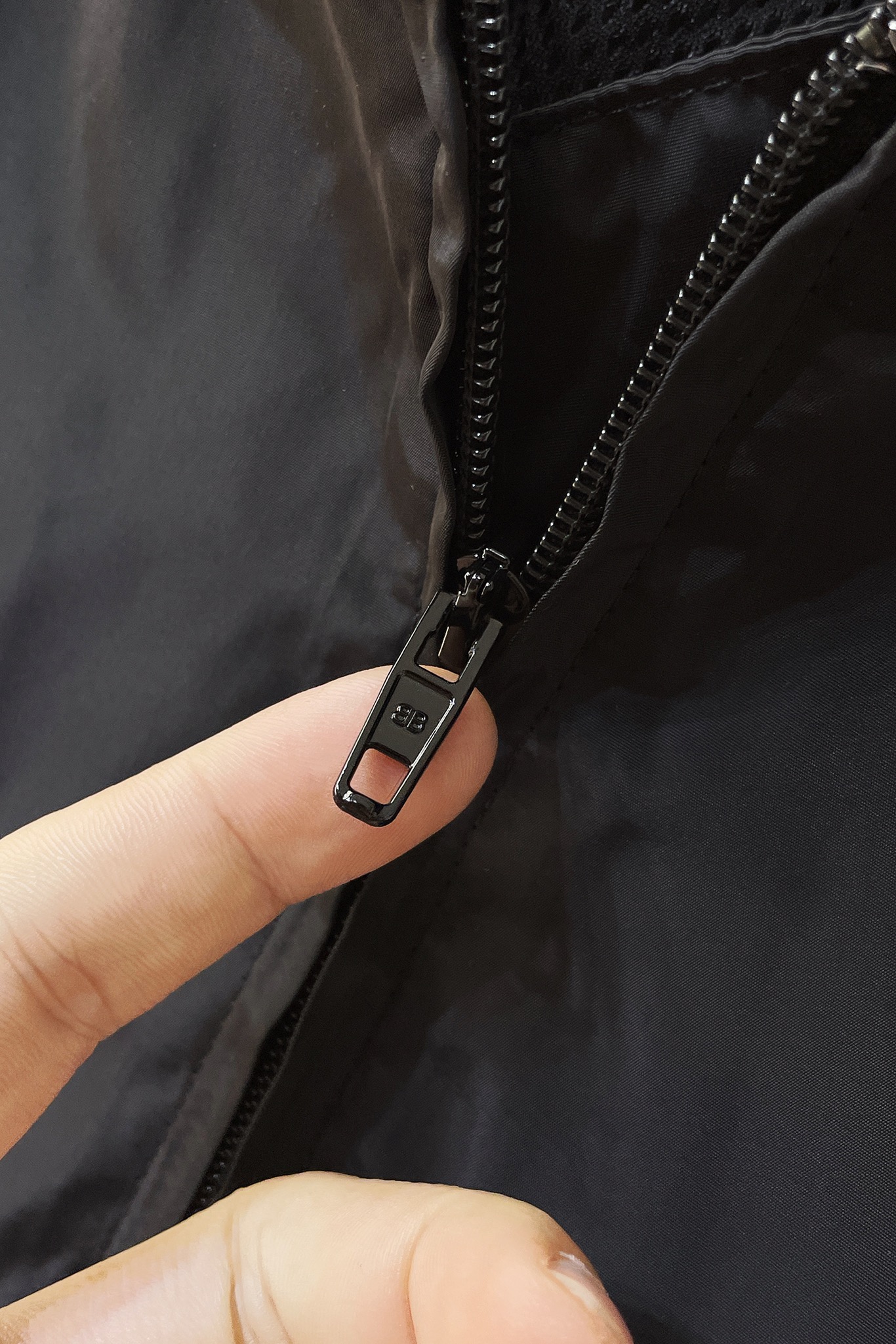 Balenciaga New Letter-Printed Hoodie Jacket for Men and Women: Features and Sizing - 图片 7