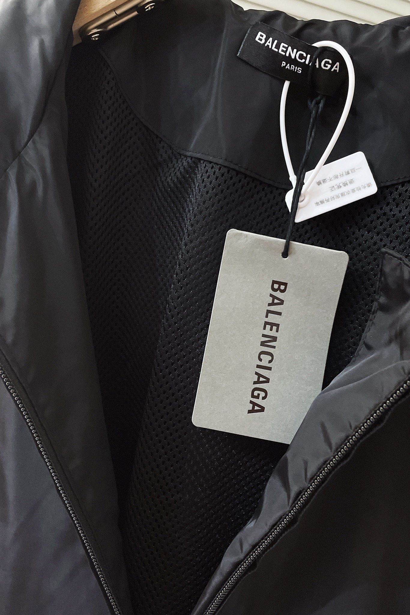 Balenciaga New Letter-Printed Hoodie Jacket for Men and Women: Features and Sizing - 图片 6