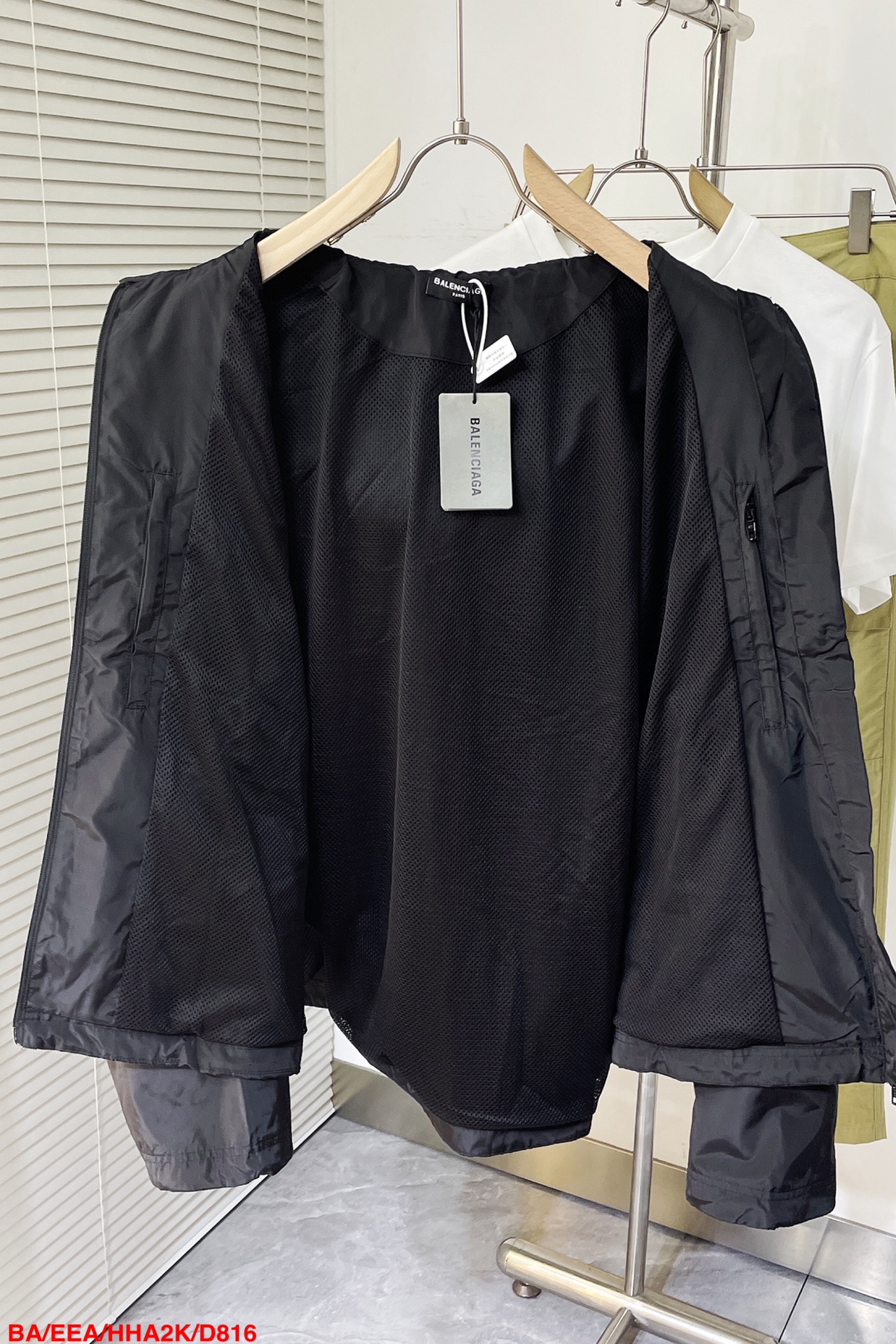Balenciaga New Letter-Printed Hoodie Jacket for Men and Women: Features and Sizing - 图片 3