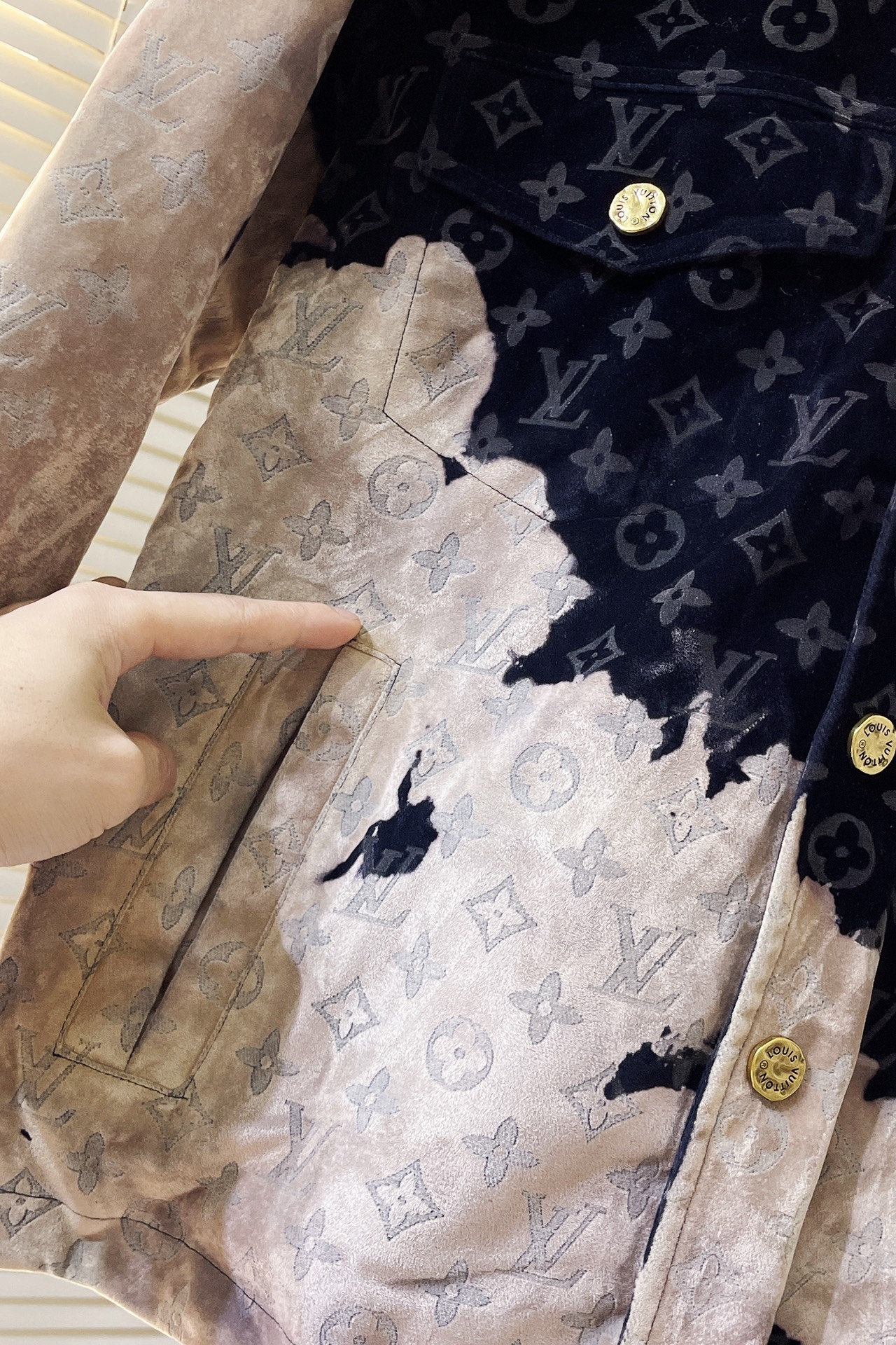   D949 LV🔥Louis Vuitto*n 路易 新款 火烧云牛仔夹克外套、依托精细手工呈现 Bl