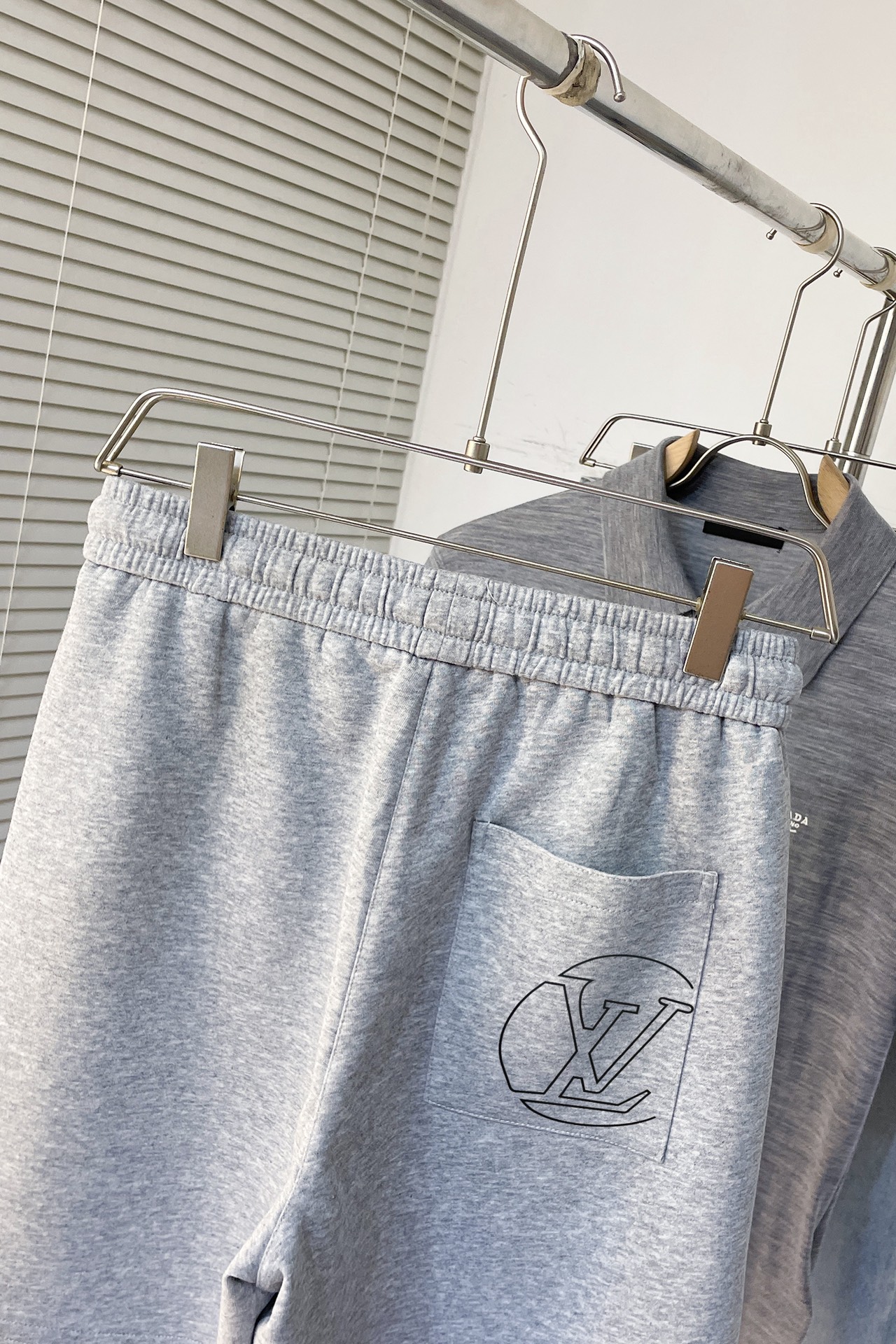 Louis Vuitton Unveils 25 Modern Summer Shorts with Simple Design and High Quality Materials. - 图片 7