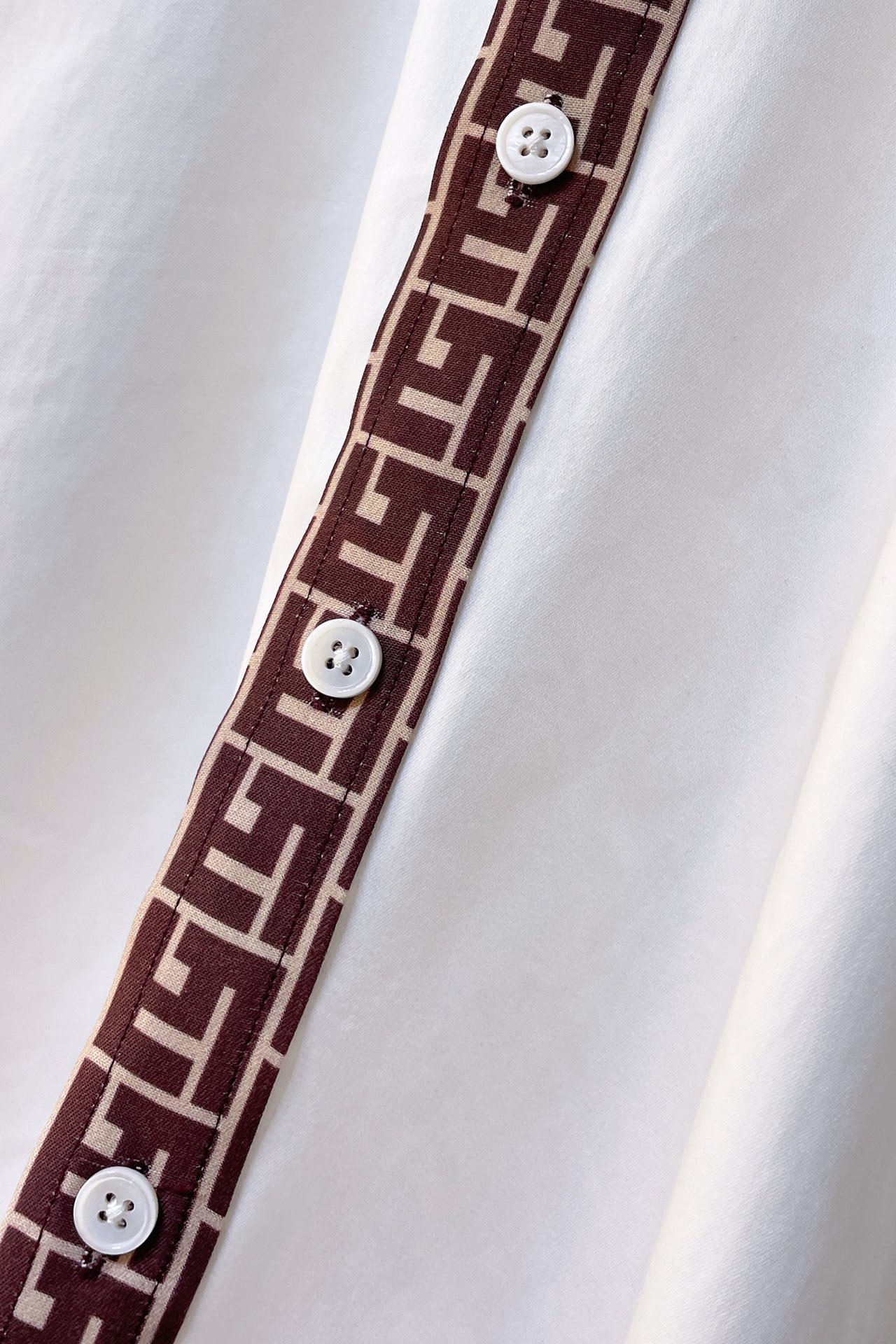 Luxurious Custom-Made Fendi Long Sleeve Shirt: Impeccable Design, High Quality, Comfortable Fit - 图片 8