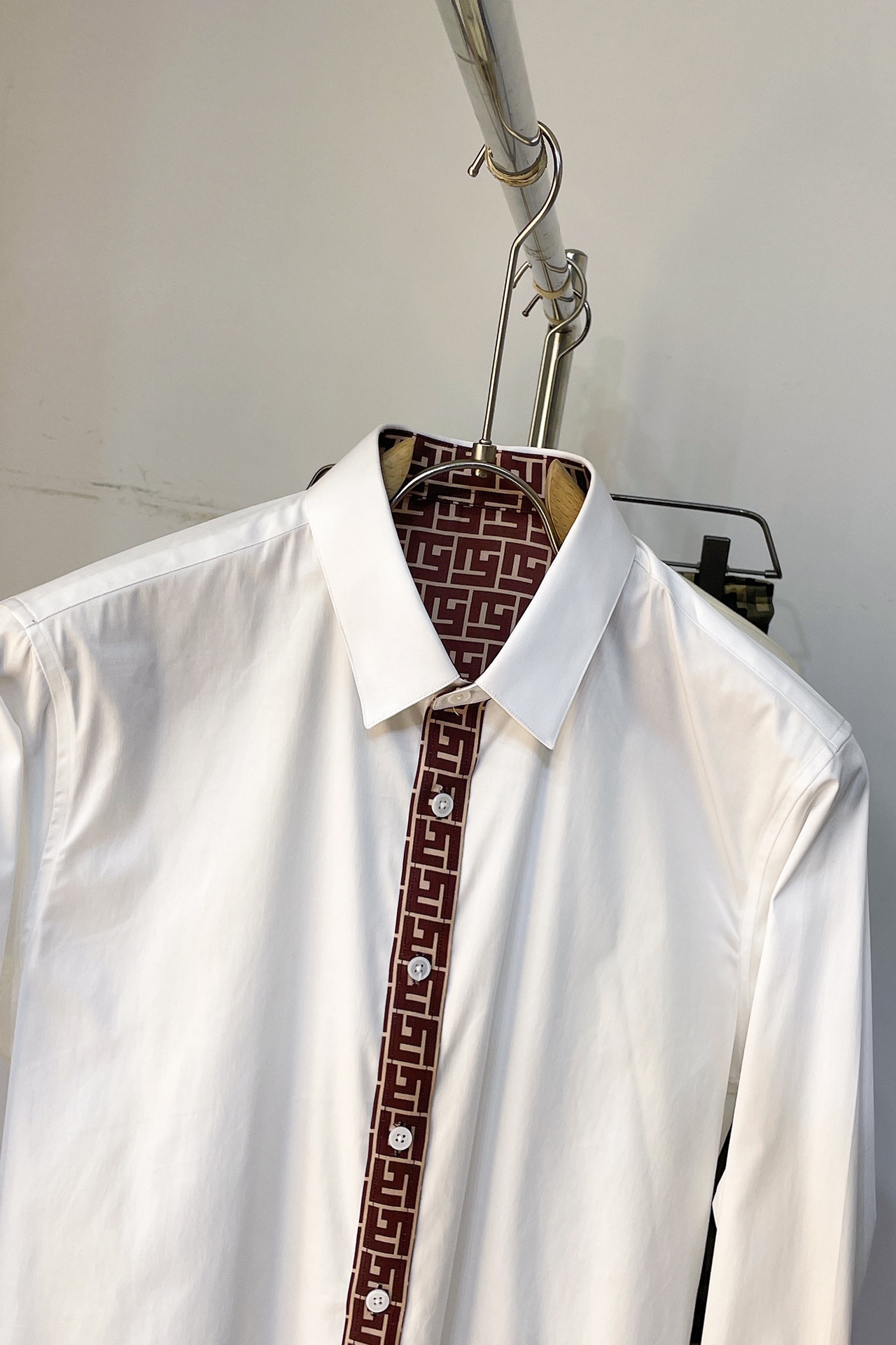Luxurious Custom-Made Fendi Long Sleeve Shirt: Impeccable Design, High Quality, Comfortable Fit - 图片 5