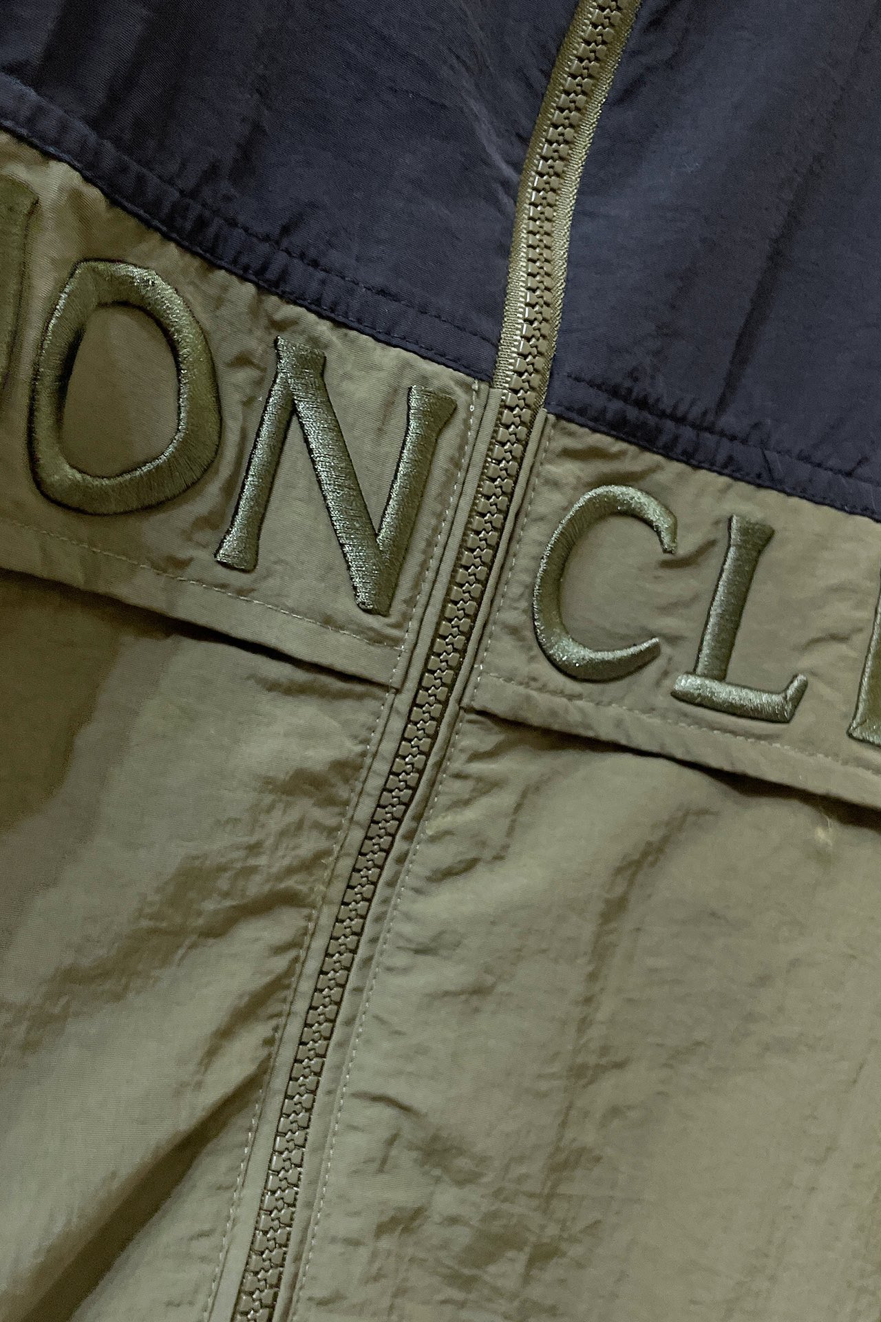 High-End Moncler Hat Coats: Exclusive Fashion Jackets with Impeccable Detail - 图片 8