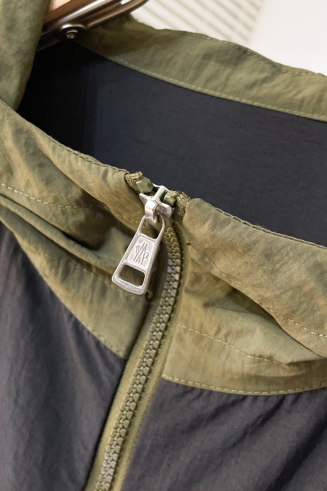 High-End Moncler Hat Coats: Exclusive Fashion Jackets with Impeccable Detail - 图片 7