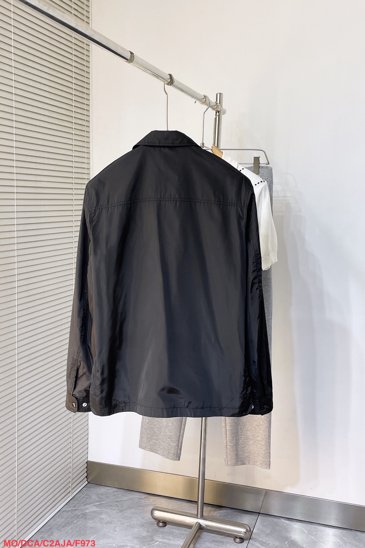 Moncler Exclusive Cashmere Jackets: High-End Fashion with Impeccable Detail and Comfort - 图片 4