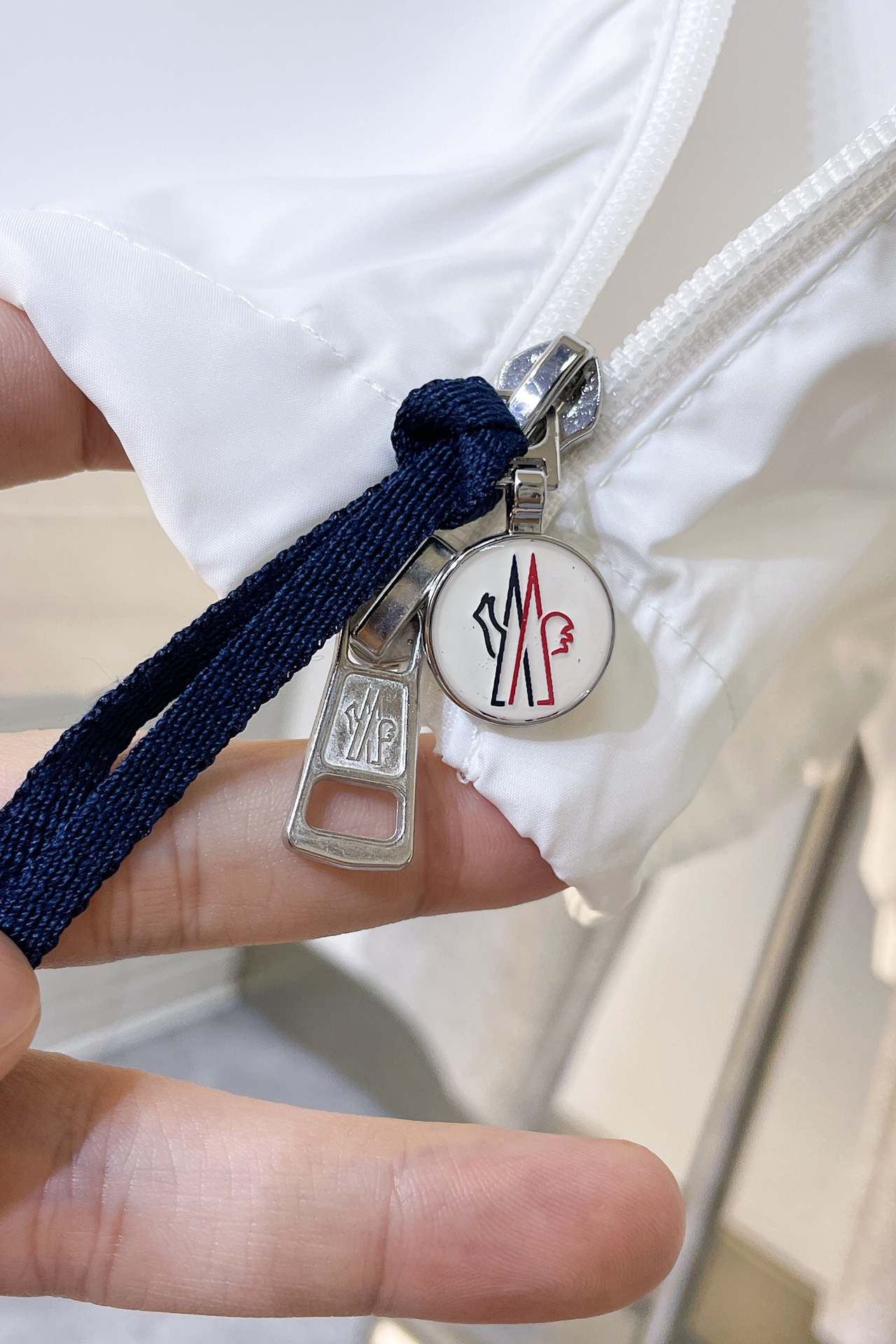 “High-End Moncler Jackets: Stylish, Comfortable, and Exclusive Fashion Designs” - 图片 9