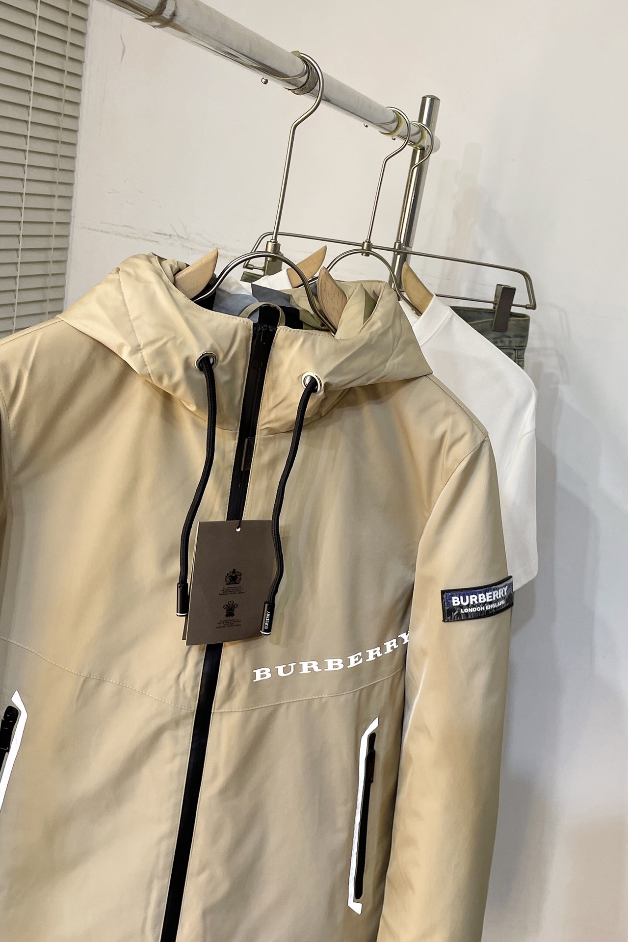 H488BRBURBERRY/巴宝莉男士连帽3M反光羽绒服！英国皇室御用品牌！英国以及欧洲等国的高端限定