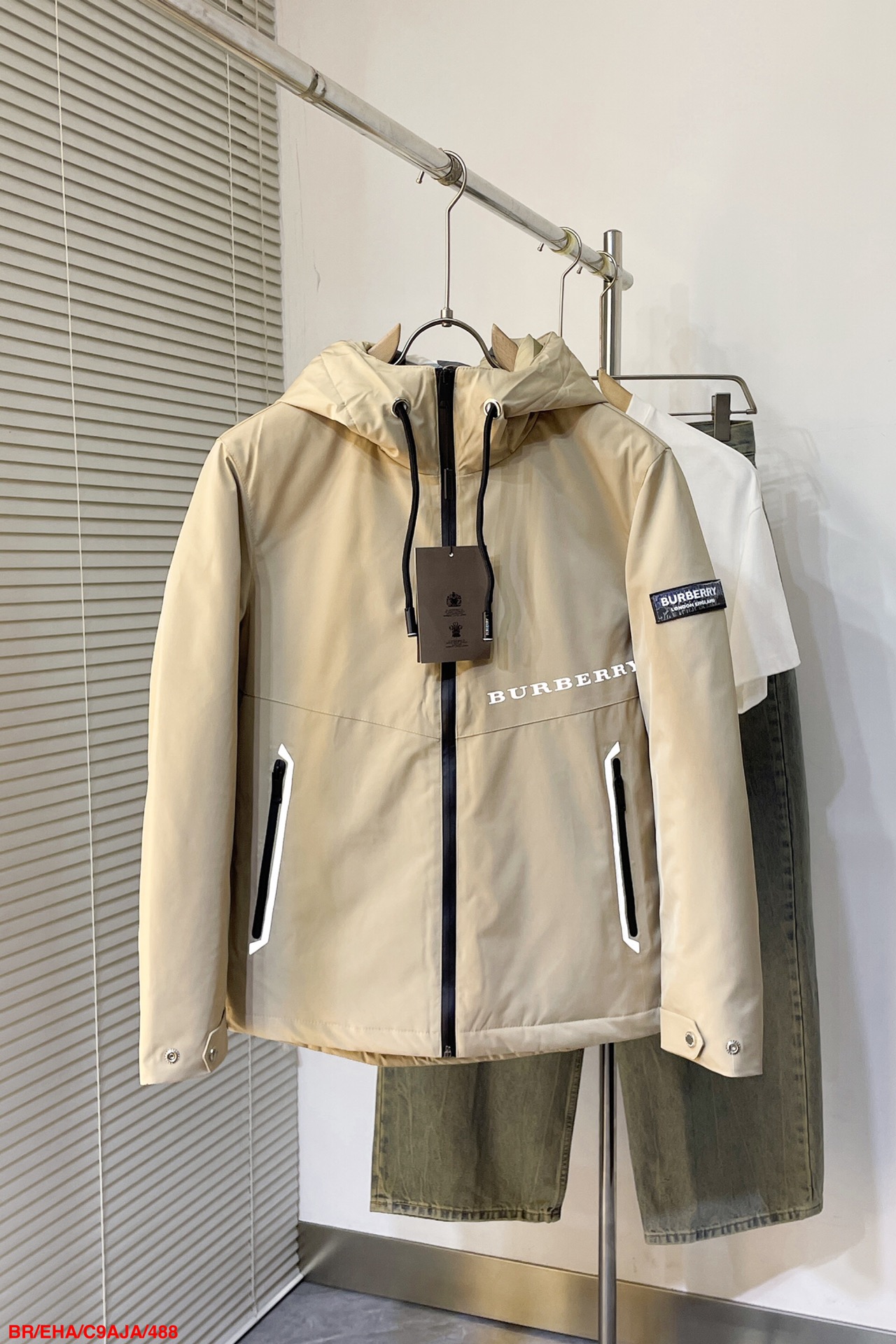 H488BRBURBERRY/巴宝莉男士连帽3M反光羽绒服！英国皇室御用品牌！英国以及欧洲等国的高端限定