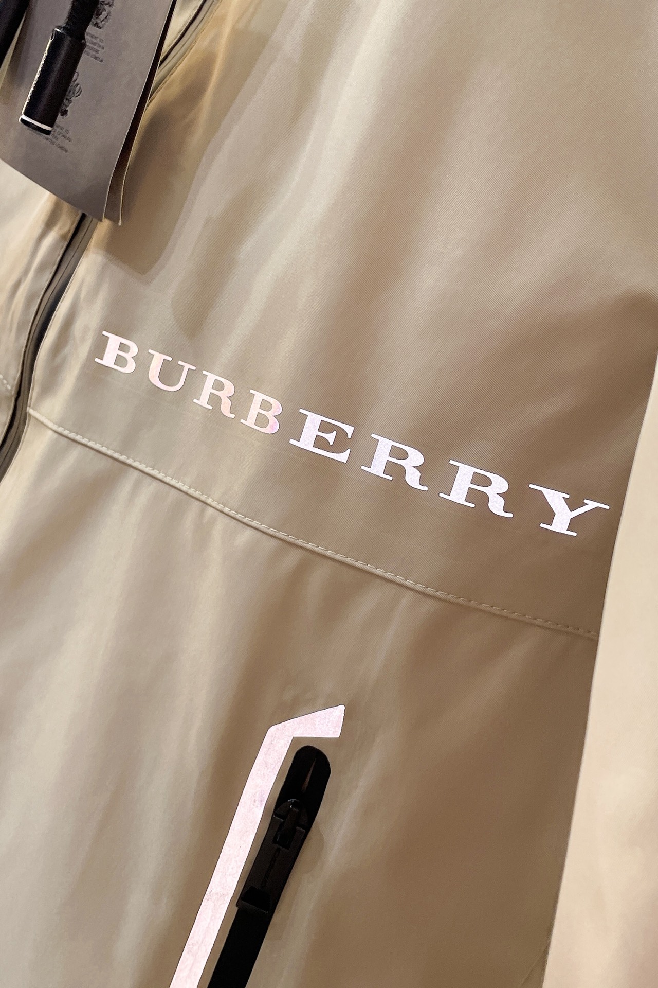 H488BRBURBERRY/巴宝莉男士连帽3M反光羽绒服！英国皇室御用品牌！英国以及欧洲等国的高端限定