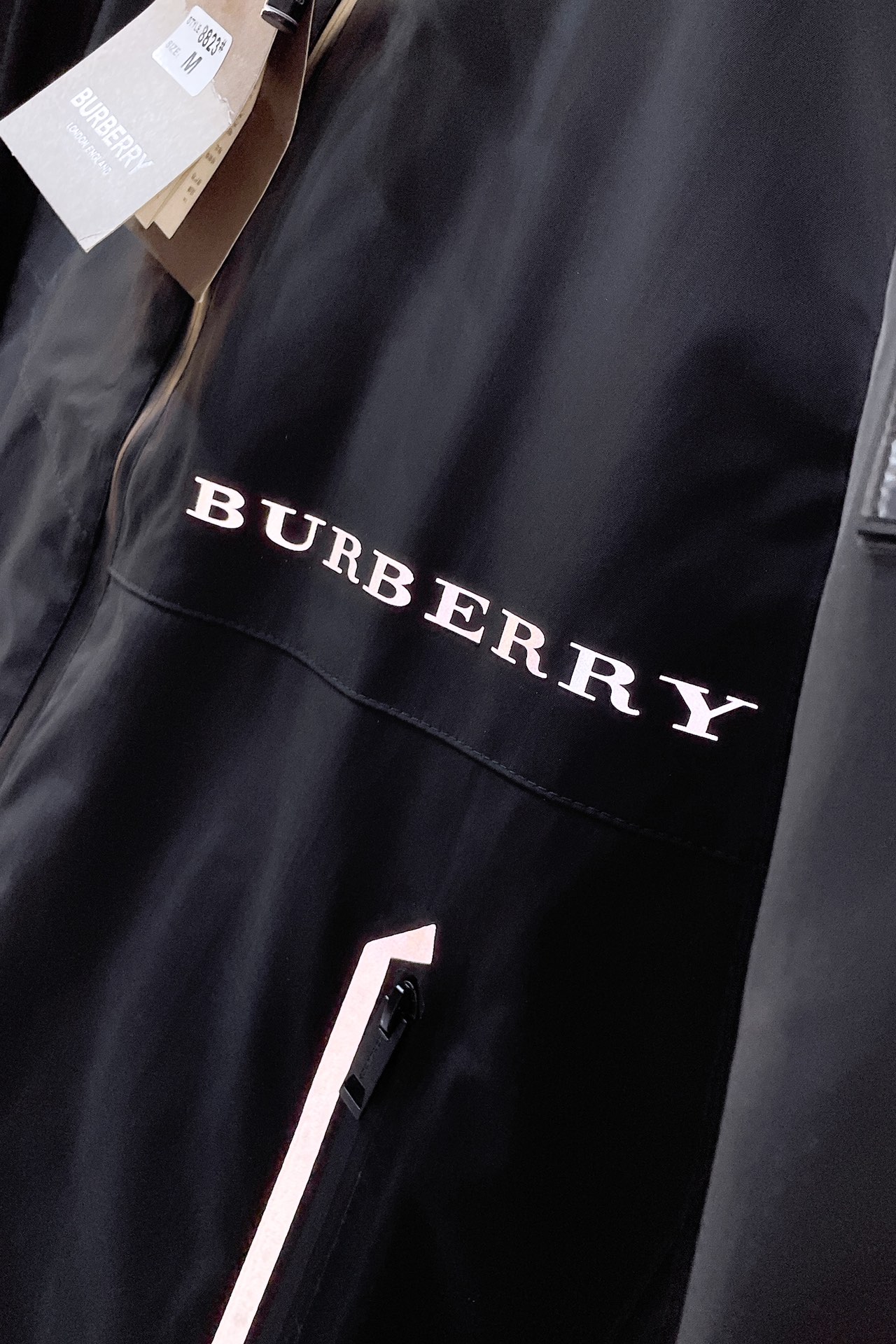 H488BRBURBERRY/巴宝莉男士连帽3M反光羽绒服！英国皇室御用品牌！英国以及欧洲等国的高端限定